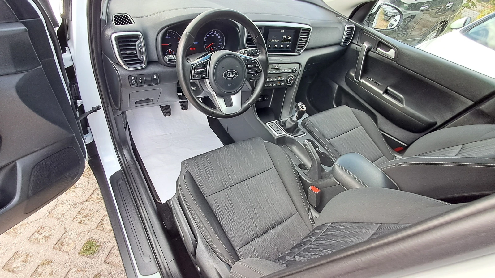 Kia Sportage 1.6D-HYBRIDE РЕАЛ КМ ИЗКЛЮЧИТЕЛЕН СЕРВИ КНИЖ УНИКТ, снимка 6 - Автомобили и джипове - 39599484