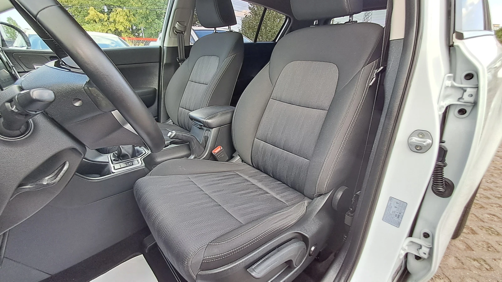 Kia Sportage 1.6D-HYBRIDE РЕАЛ КМ ИЗКЛЮЧИТЕЛЕН СЕРВИ КНИЖ УНИКТ, снимка 7 - Автомобили и джипове - 39599484