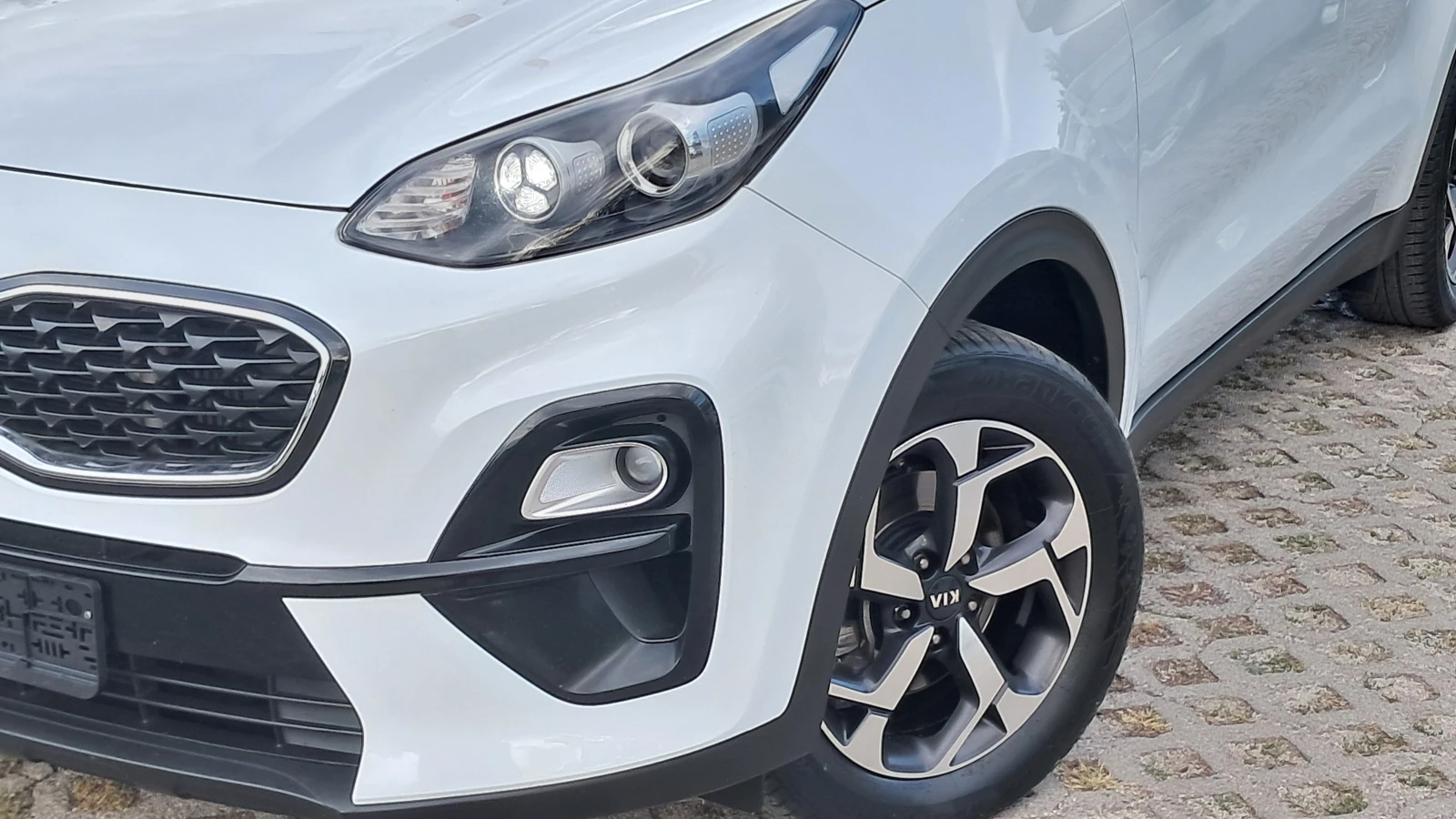 Kia Sportage 1.6D-HYBRIDE РЕАЛ КМ ИЗКЛЮЧИТЕЛЕН СЕРВИ КНИЖ УНИКТ, снимка 3 - Автомобили и джипове - 39599484