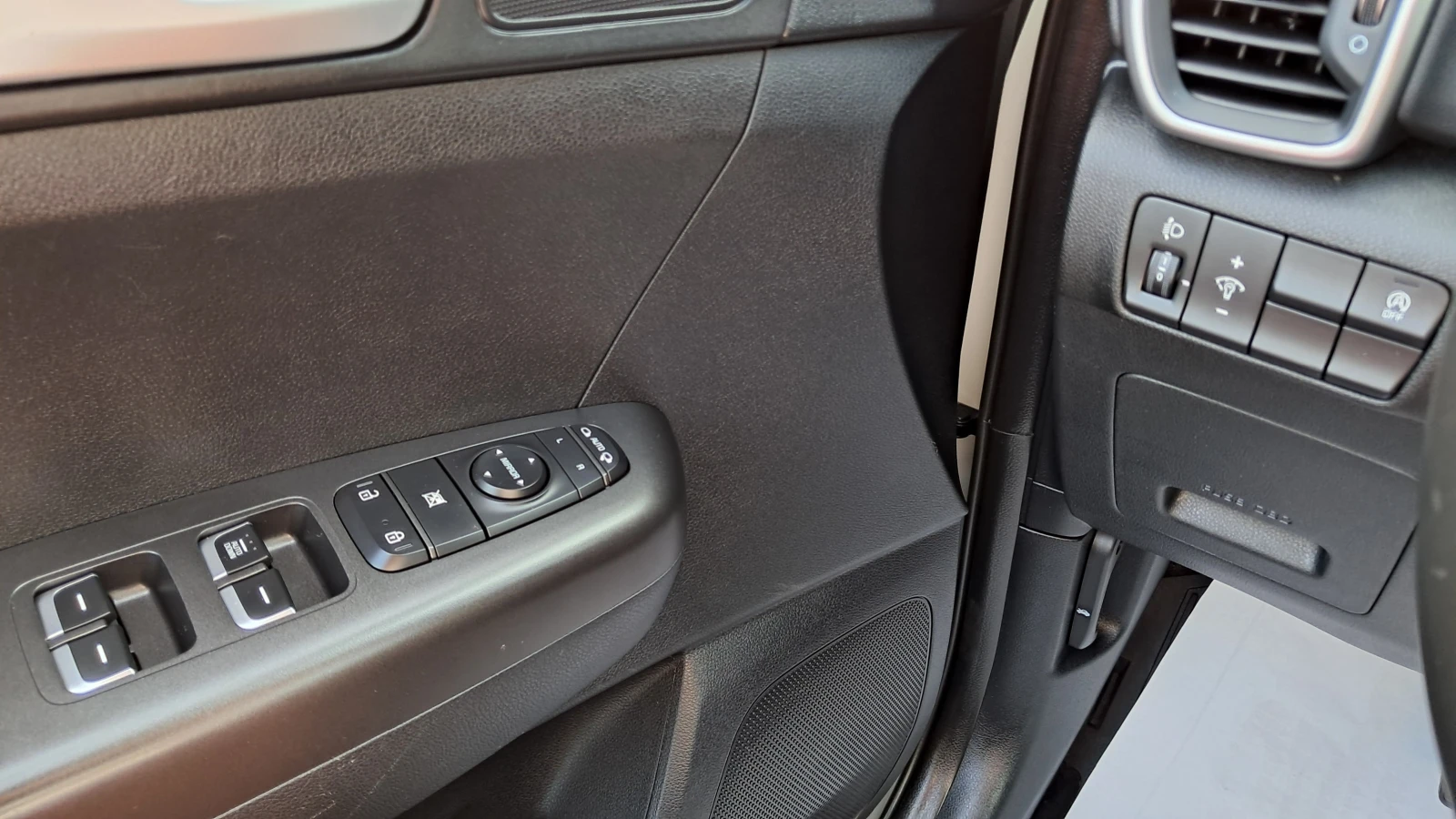 Kia Sportage 1.6D-HYBRIDE РЕАЛ КМ ИЗКЛЮЧИТЕЛЕН СЕРВИ КНИЖ УНИКТ, снимка 14 - Автомобили и джипове - 39599484