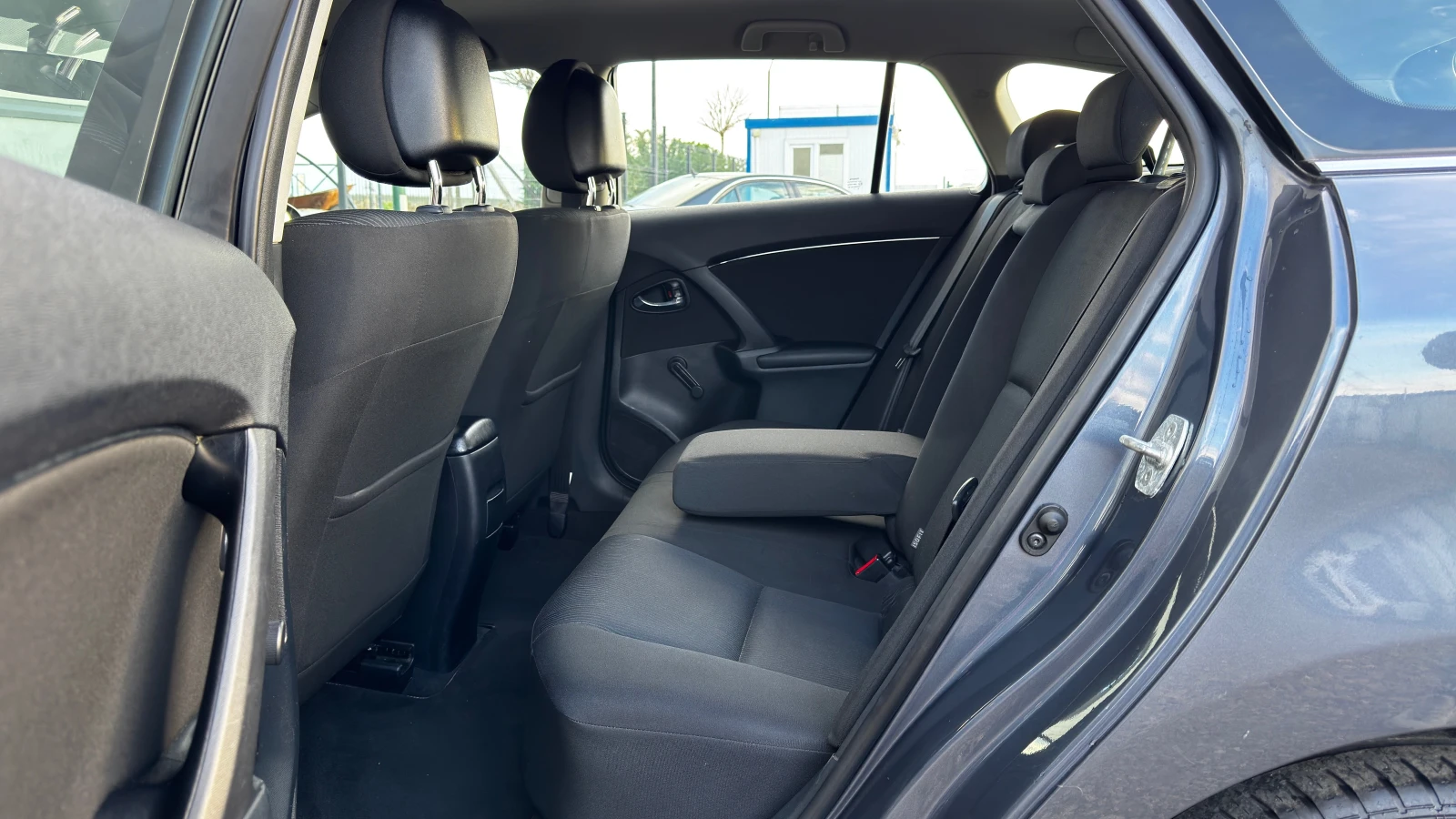 Toyota Avensis 1.6 VVT-i 🇩🇪 | Mobile.bg � ����������� 14