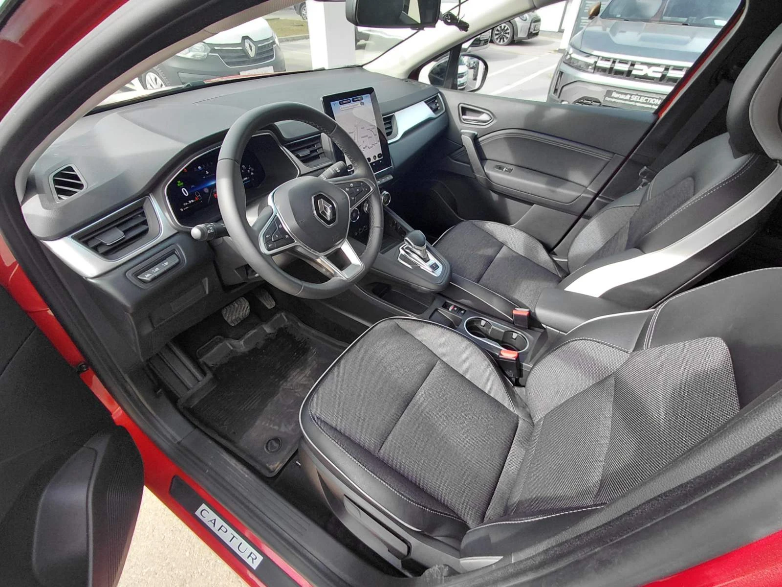 Renault Captur 1.6E-TECH HYBRID - изображение 8