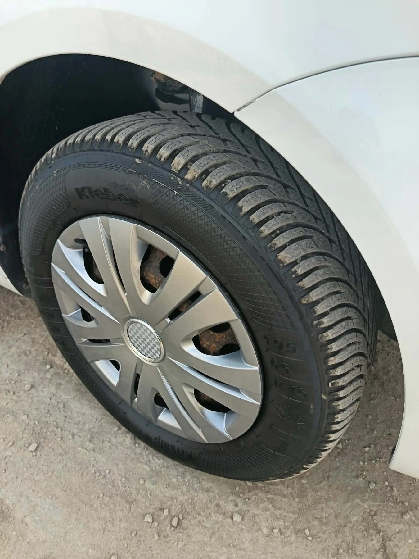 VW Touran, снимка 17 - Автомобили и джипове - 53863260