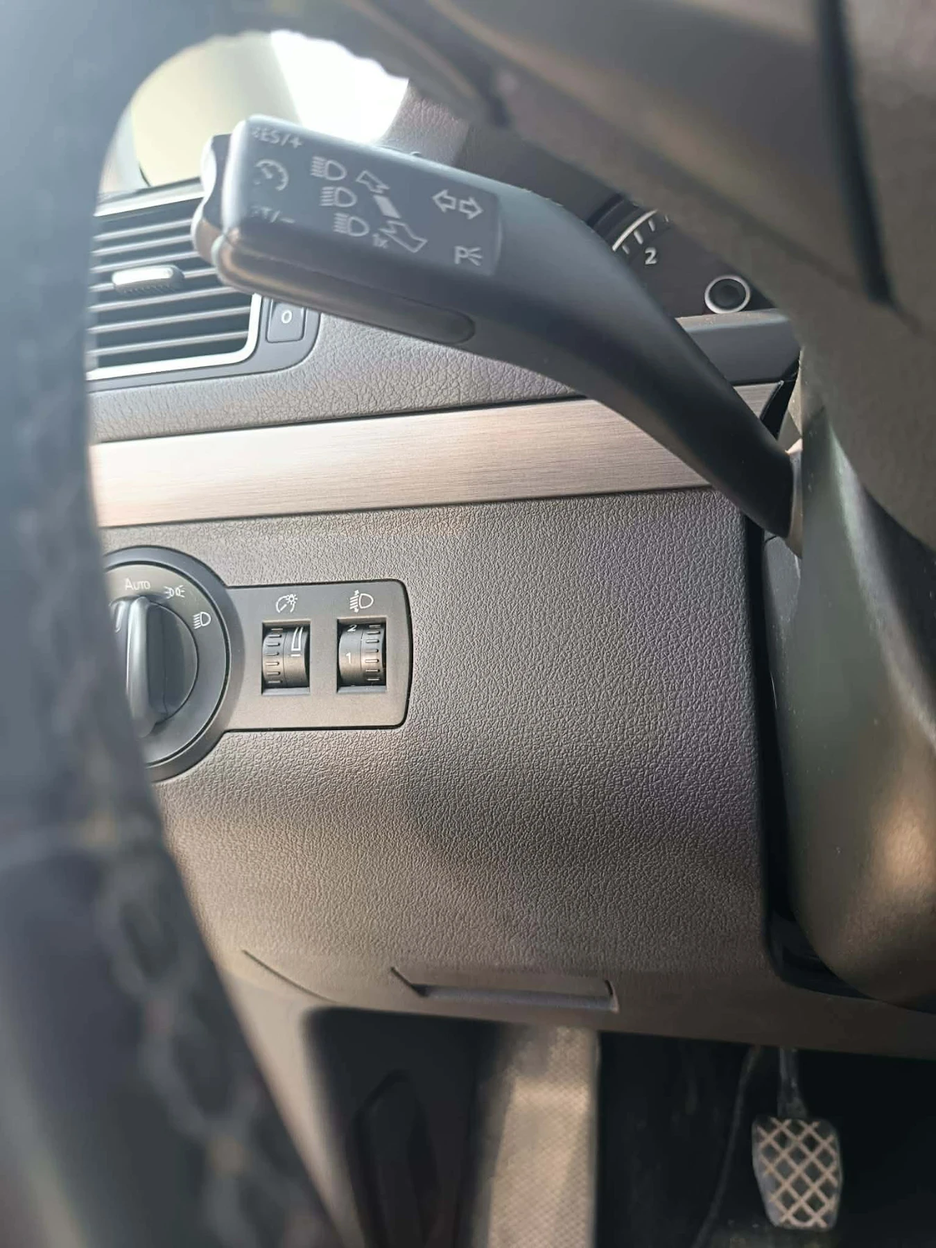 VW Touran, снимка 12 - Автомобили и джипове - 53863260