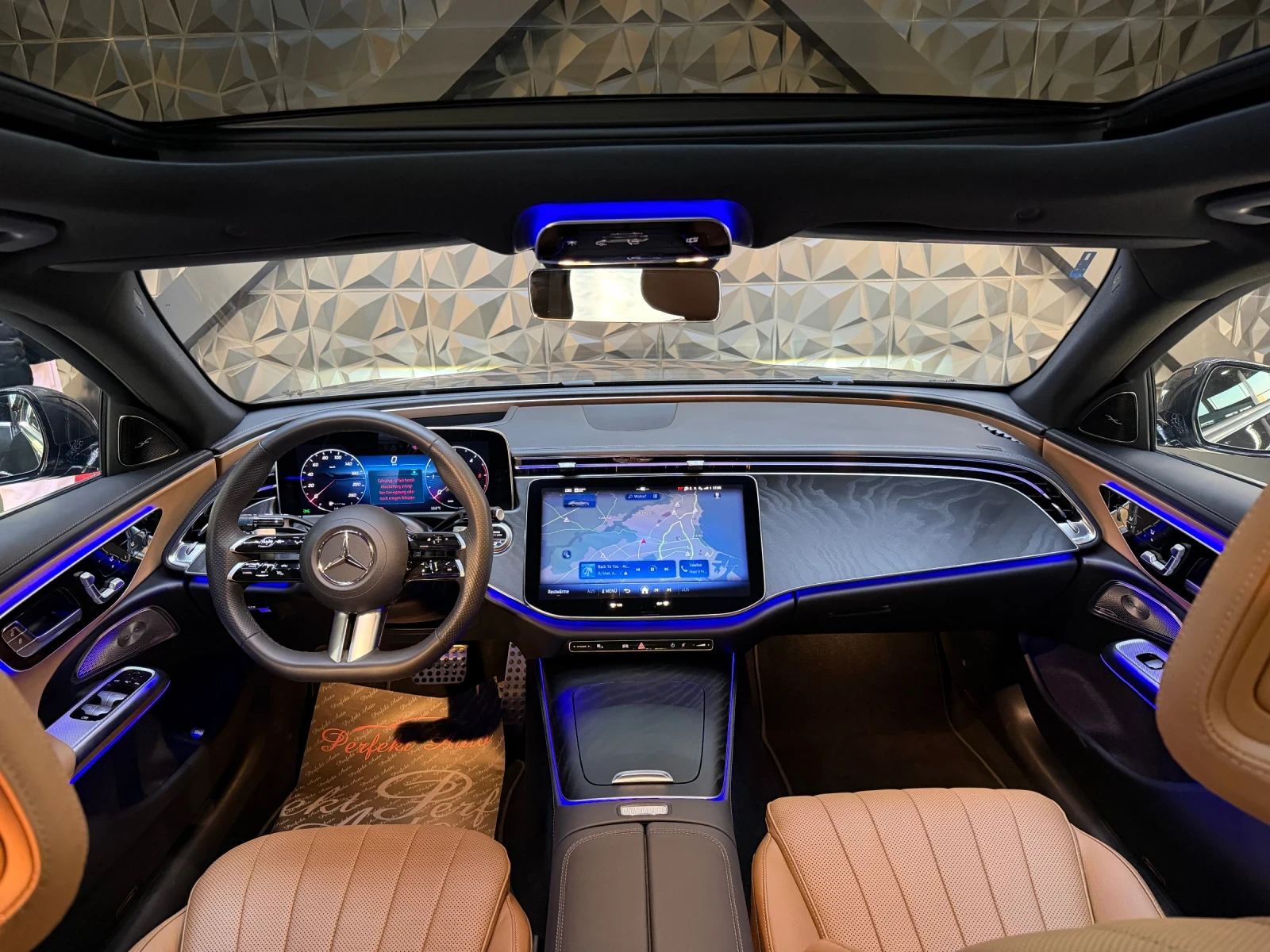 Mercedes-Benz E 220 d 4 MATIC * FULL Екстри * BURMESTER * Панорама * , снимка 5 - Автомобили и джипове - 53889873