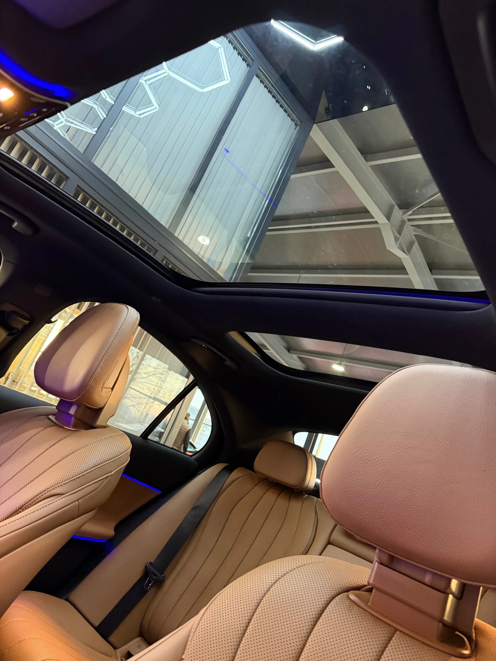 Mercedes-Benz E 220 d 4 MATIC * FULL Екстри * BURMESTER * Панорама * , снимка 14 - Автомобили и джипове - 53889873