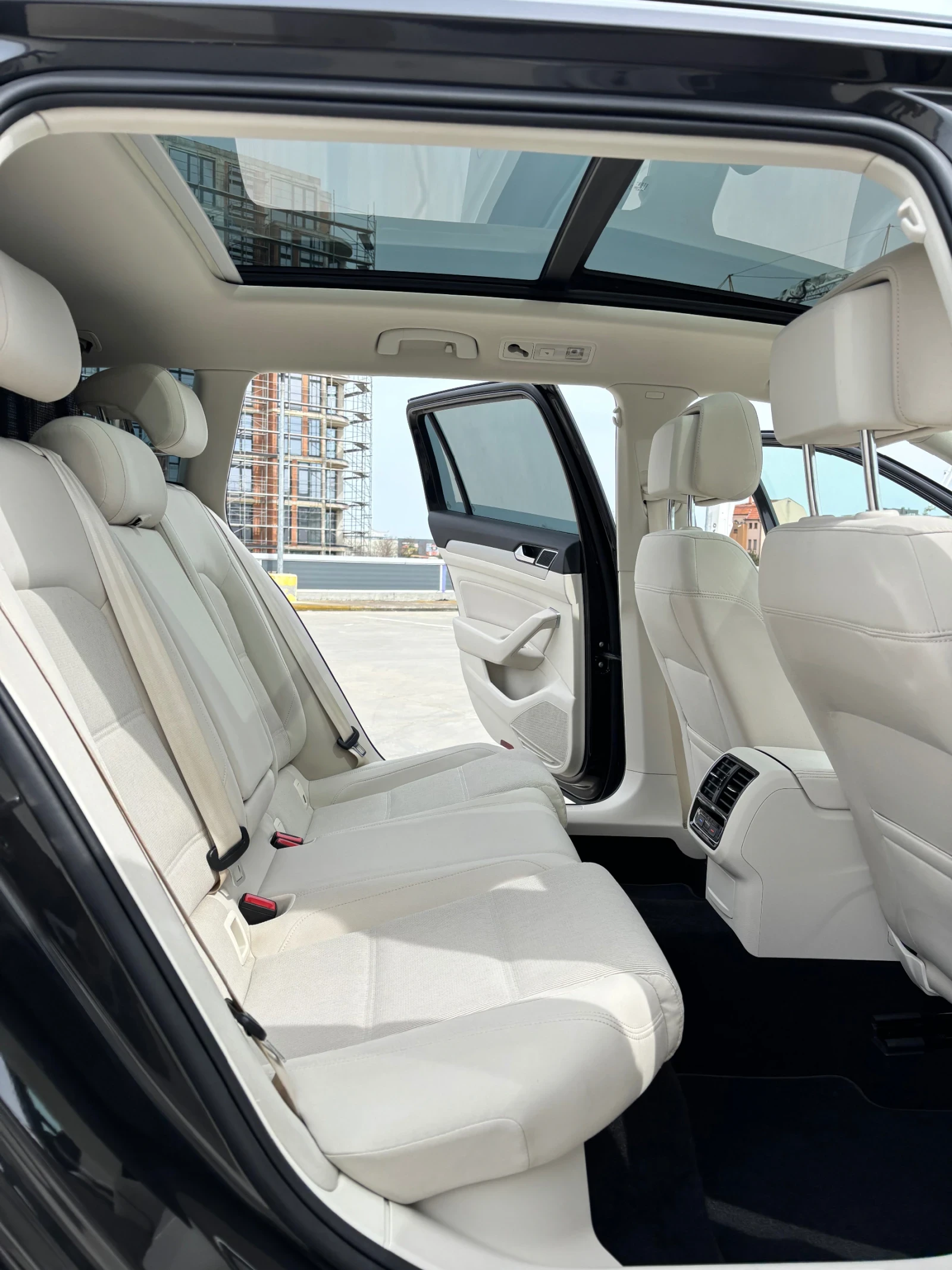 VW Passat VW Passat 2.0 TDI DSG Comfortline  Панорамен таван, снимка 14 - Автомобили и джипове - 54205323