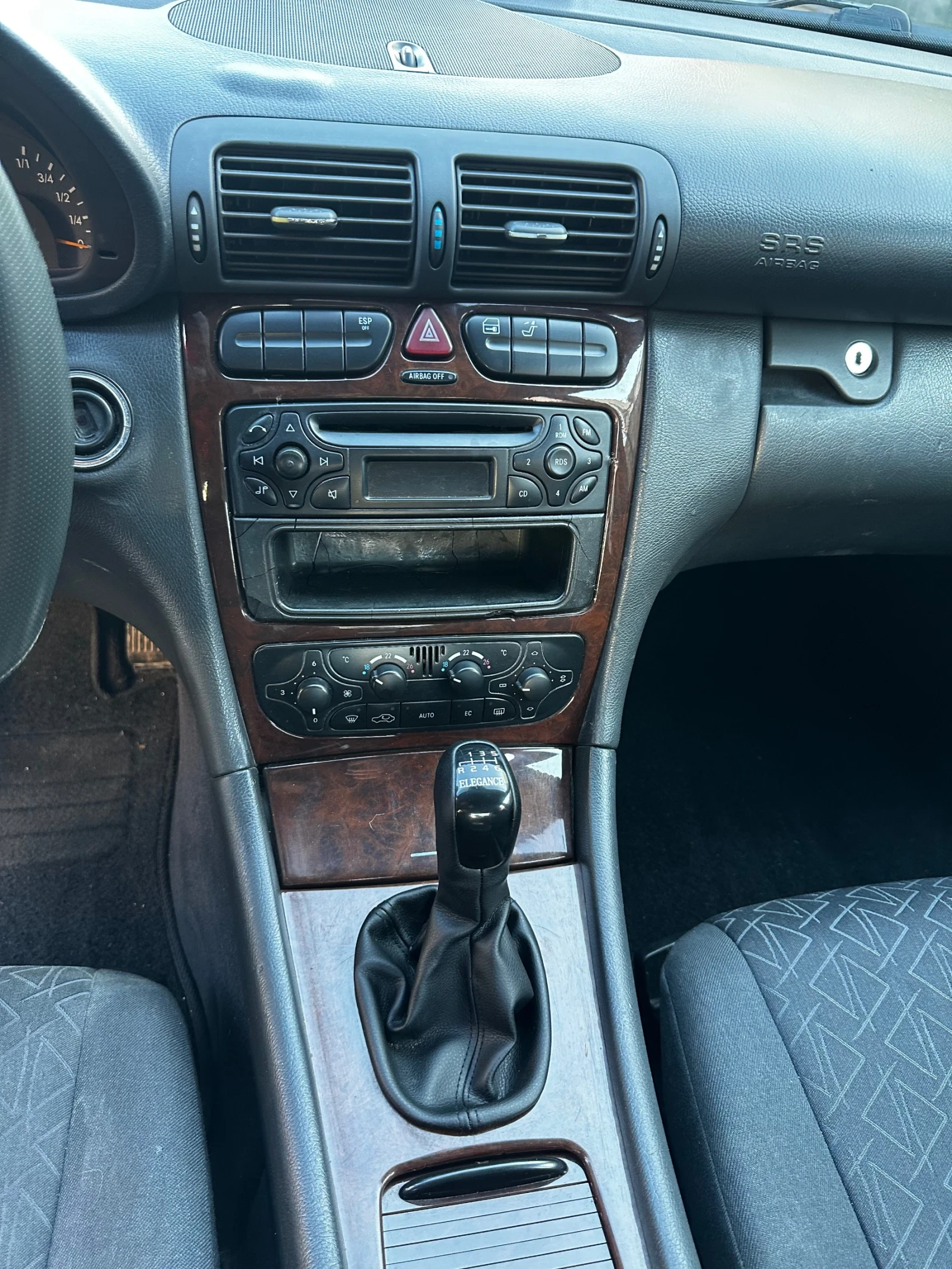 Mercedes-Benz C 220 2.2 CDI, снимка 8 - Автомобили и джипове - 54486282