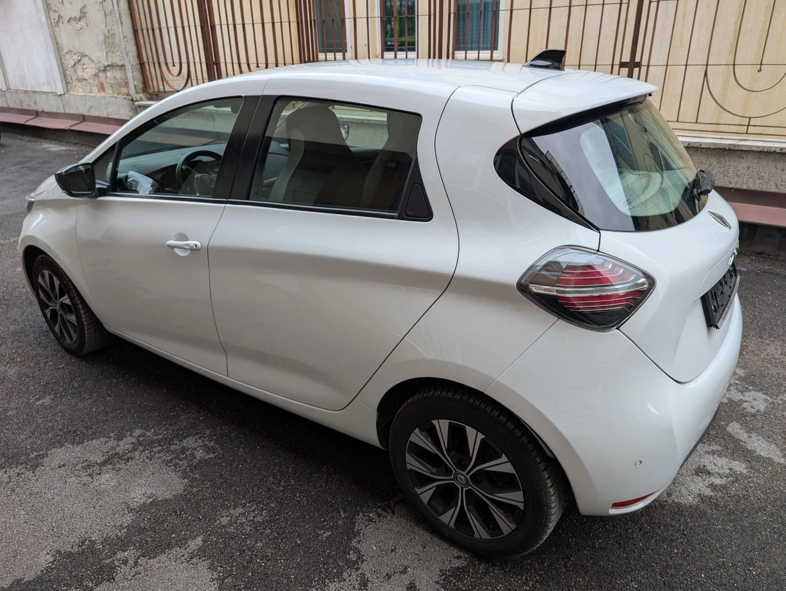 Renault Zoe 52kWh_SoH96%Сертификат_Климатр.Парктр.55хил.км, снимка 3 - Автомобили и джипове - 54896992