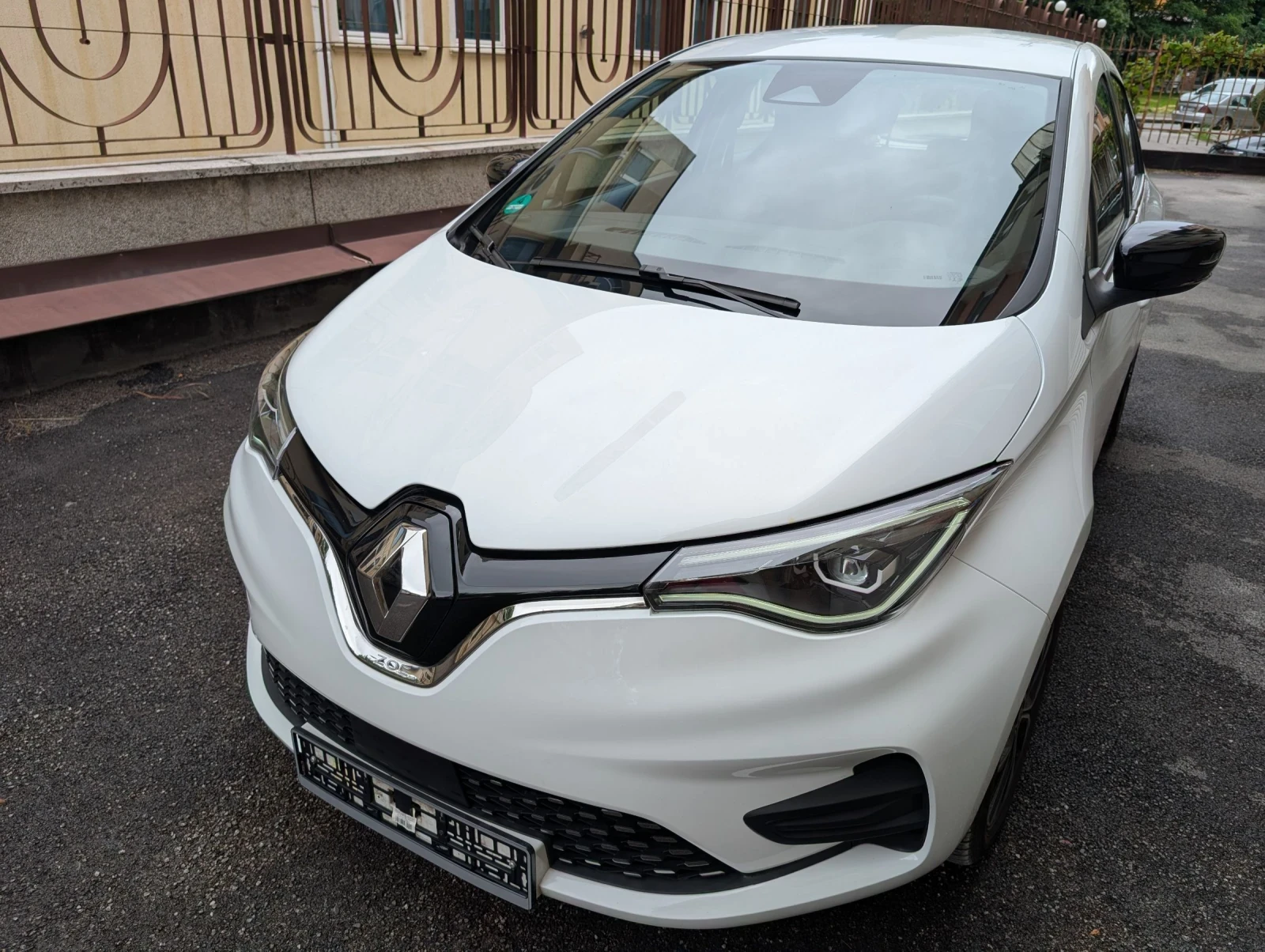Renault Zoe 52kWh_SoH96%Сертификат_Климатр.Парктр.55хил.км, снимка 2 - Автомобили и джипове - 54896992
