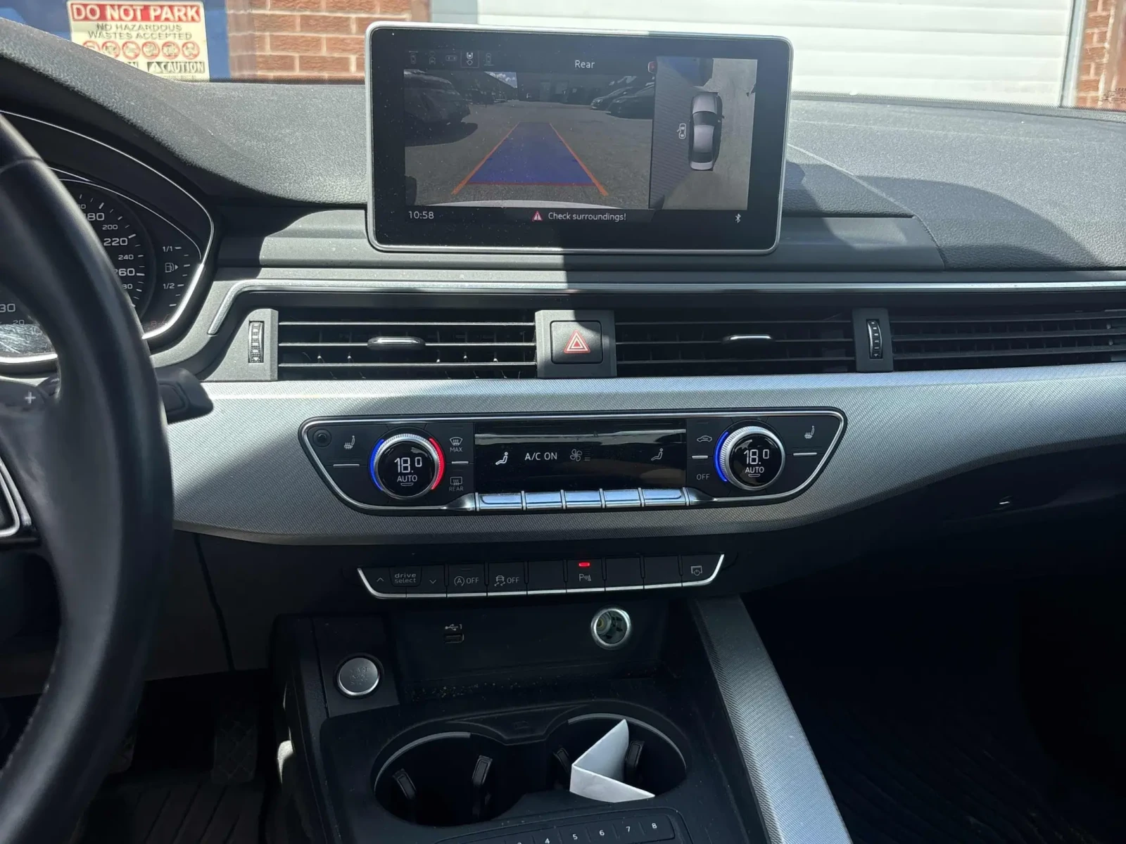 Audi A4 Progressiv * Keyless * CARFAX * АВТО КРЕДИТ * , снимка 11 - Автомобили и джипове - 54904777