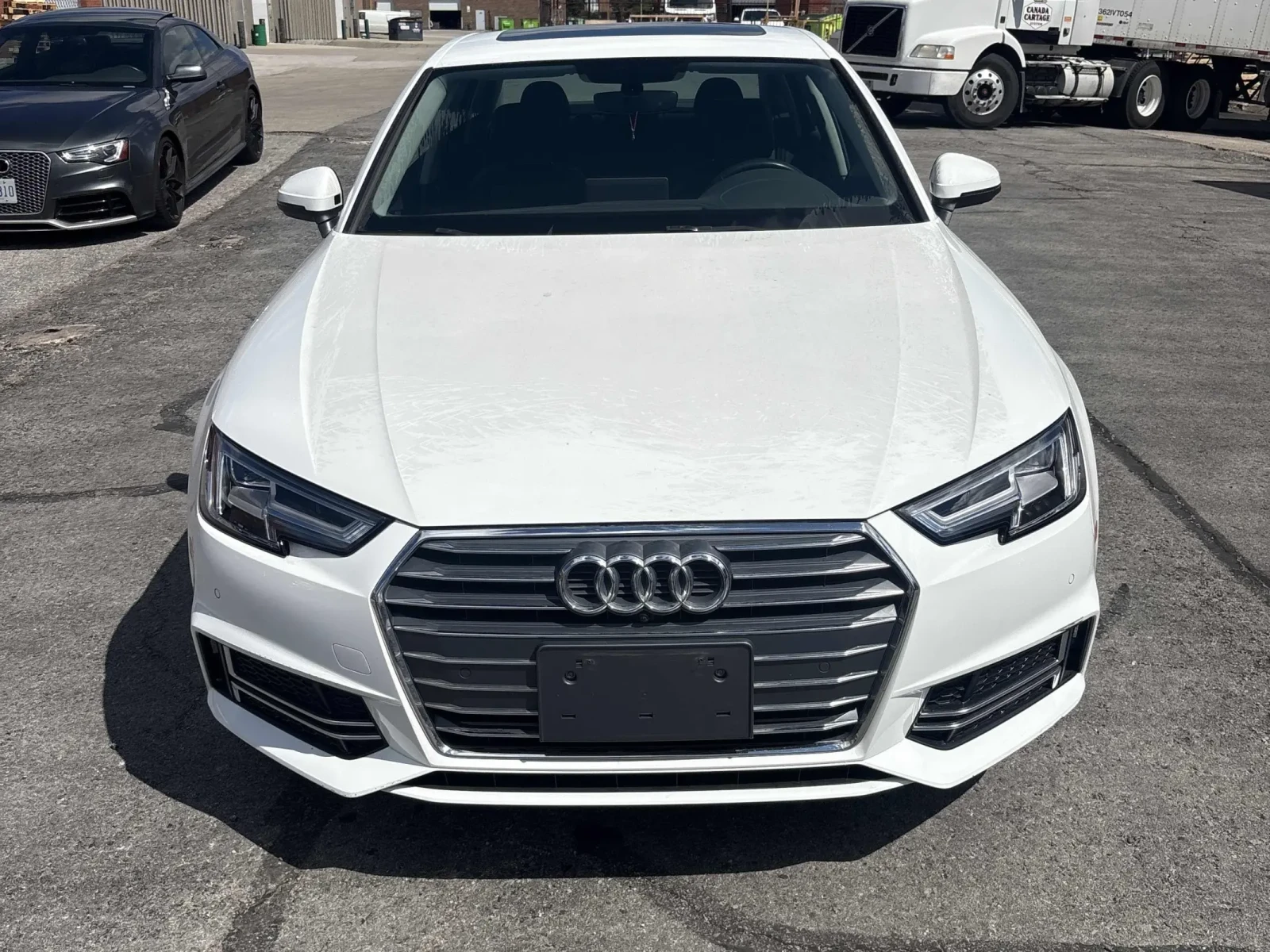 Audi A4 Progressiv * Keyless * CARFAX * АВТО КРЕДИТ * , снимка 2 - Автомобили и джипове - 54904777