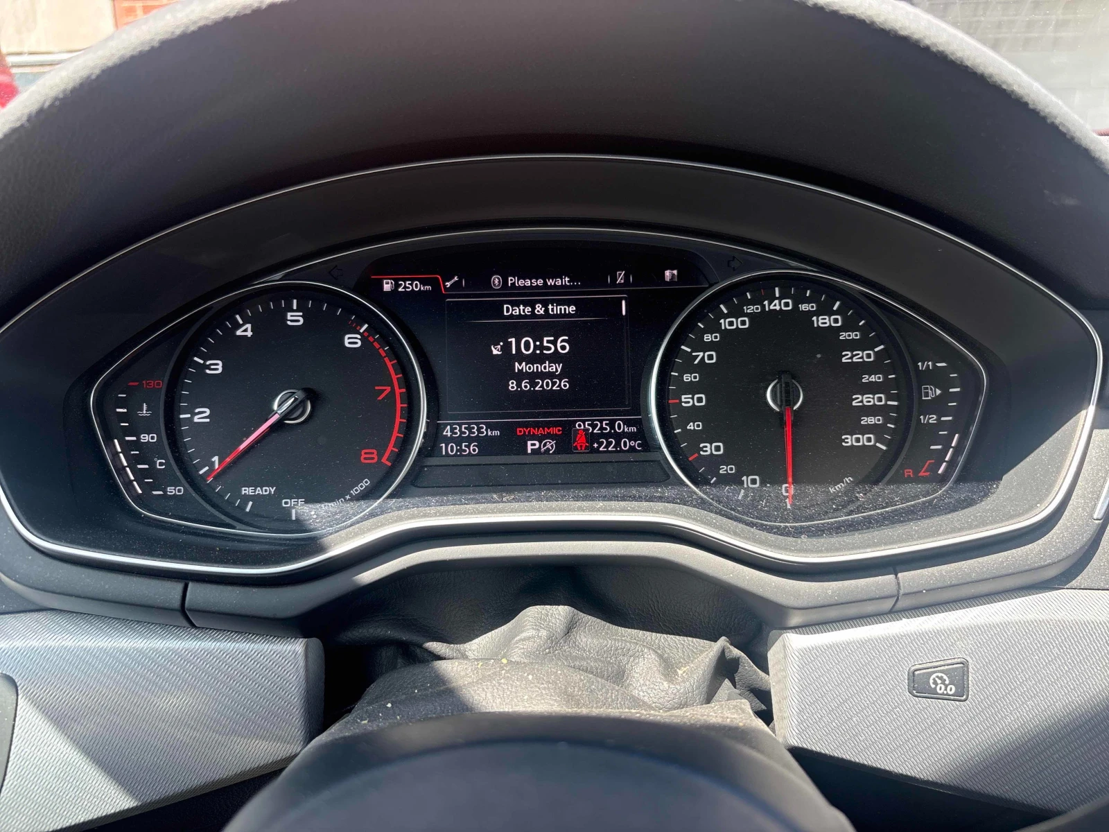Audi A4 Progressiv * Keyless * CARFAX * АВТО КРЕДИТ * , снимка 9 - Автомобили и джипове - 54904777