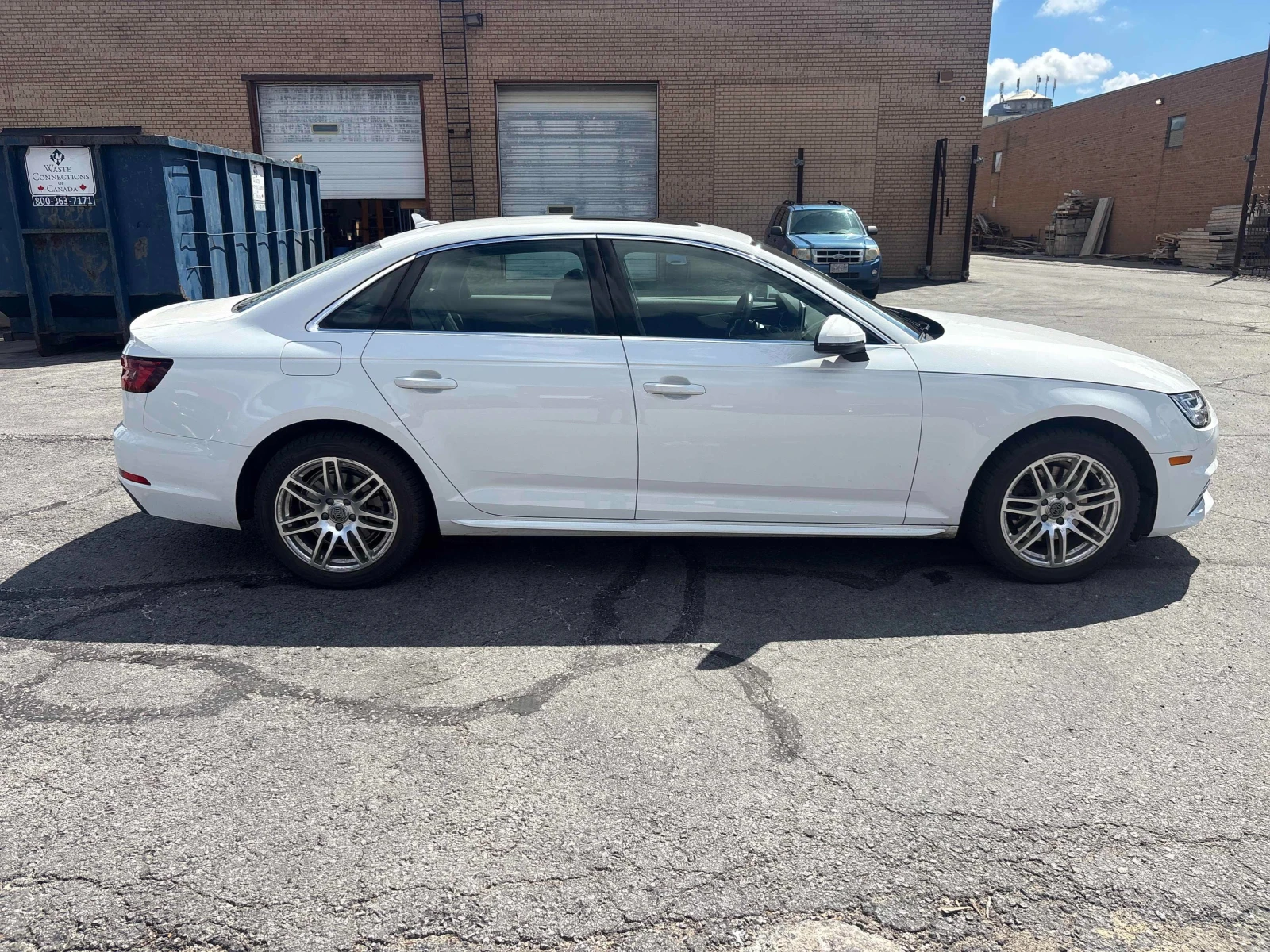 Audi A4 Progressiv * Keyless * CARFAX * АВТО КРЕДИТ * , снимка 4 - Автомобили и джипове - 54904777