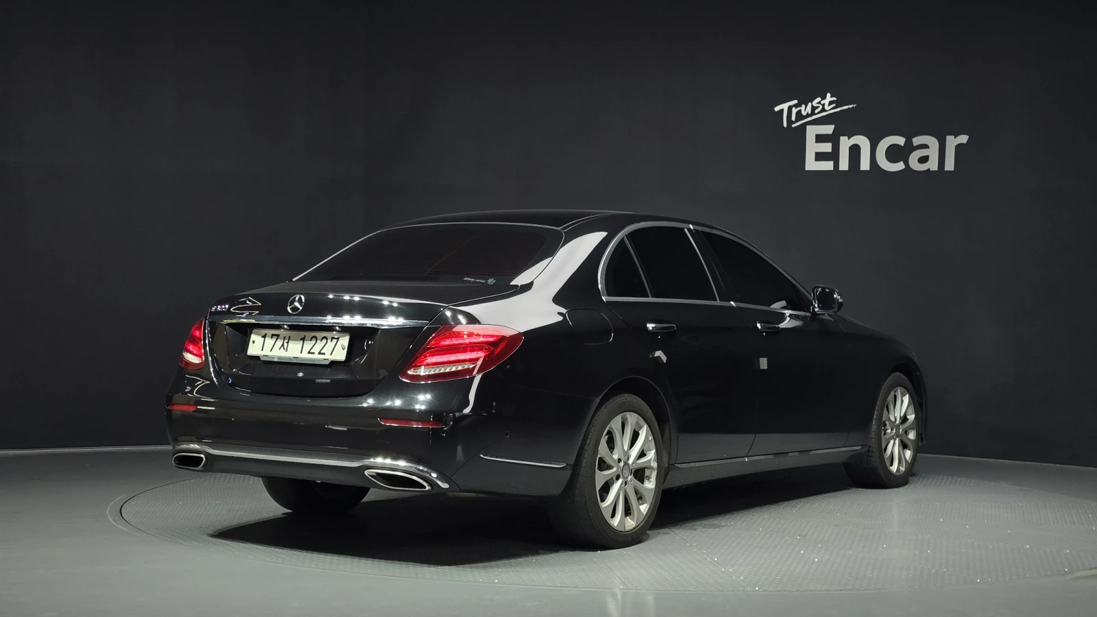 Mercedes-Benz E 300, снимка 3 - Автомобили и джипове - 55416977
