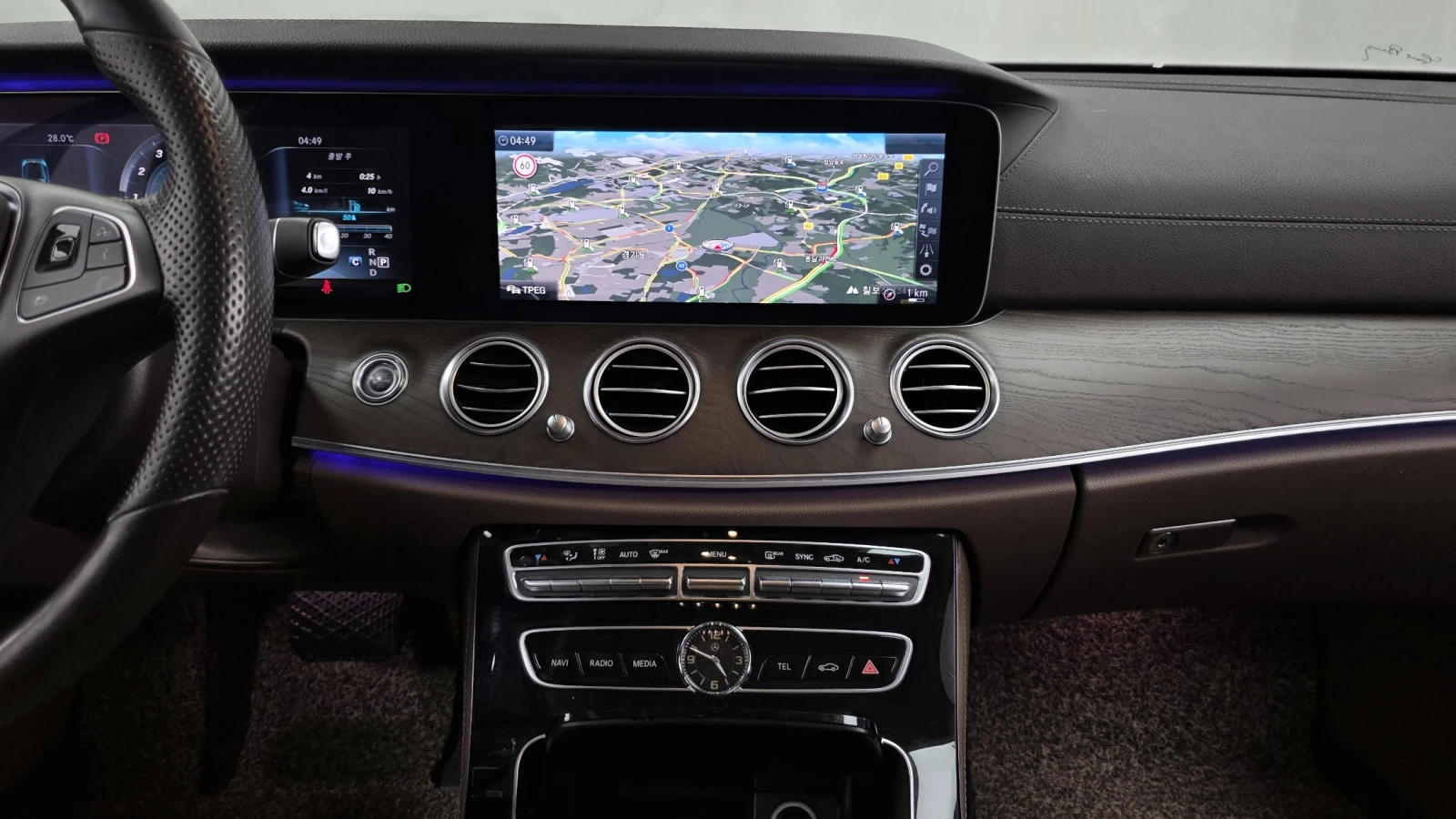 Mercedes-Benz E 300, снимка 13 - Автомобили и джипове - 55416977