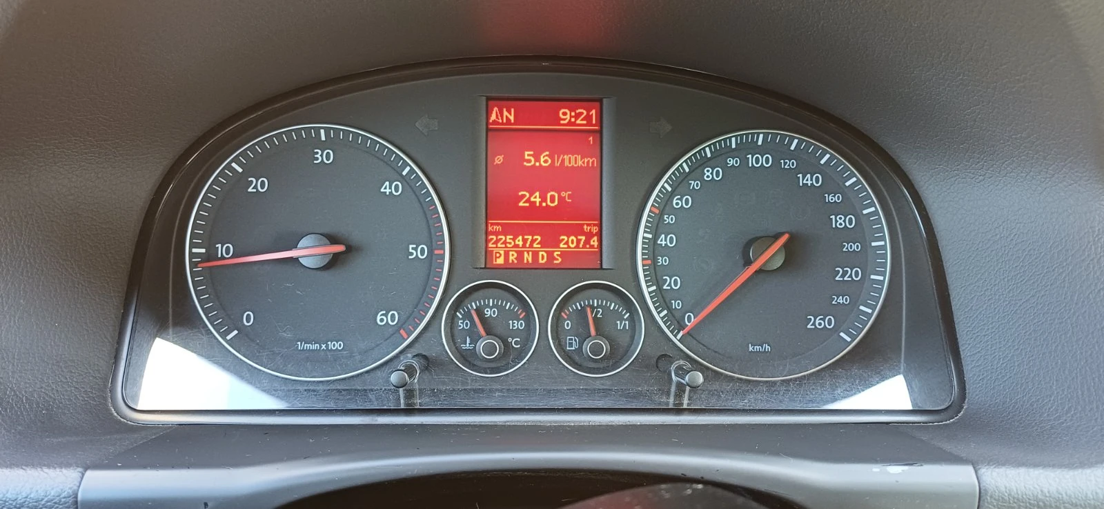 VW Touran 2.0 TDI (8V / BMM), снимка 3 - Автомобили и джипове - 55660188