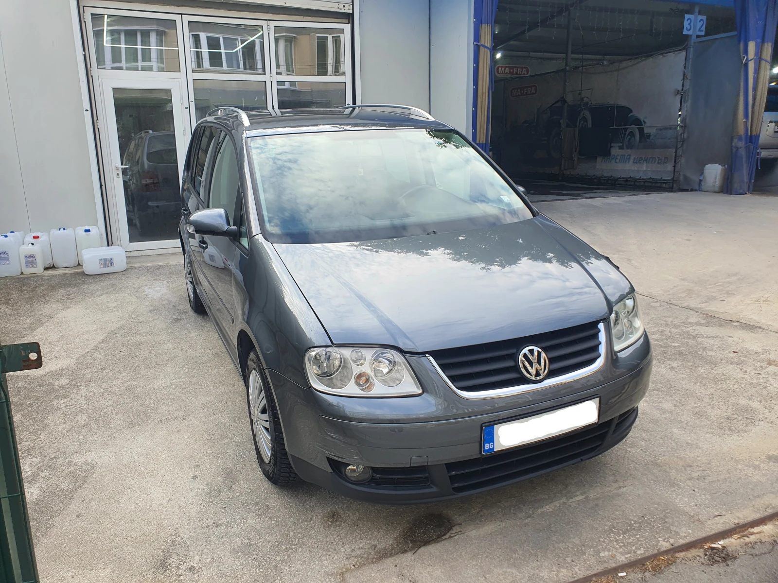 VW Touran 2.0 TDI (8V / BMM), снимка 16 - Автомобили и джипове - 55660188