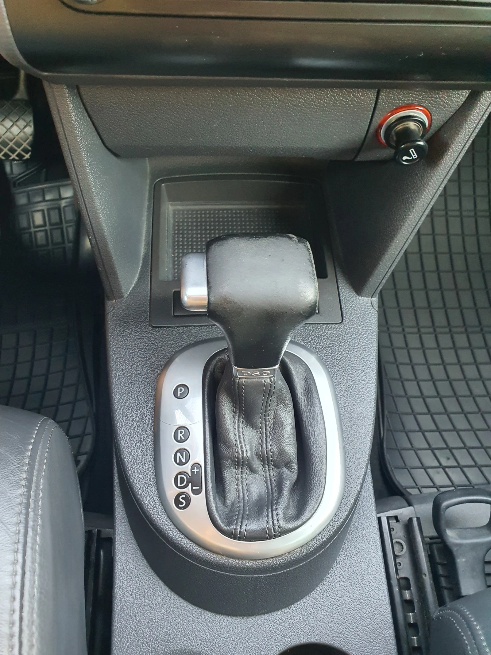 VW Touran 2.0 TDI (8V / BMM), снимка 4 - Автомобили и джипове - 55660188