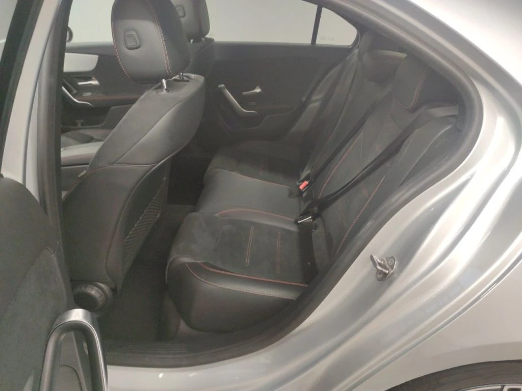 Mercedes-Benz A 200 Седан AMG Шибидах Night Pack Подгрев, снимка 9 - Автомобили и джипове - 55726038