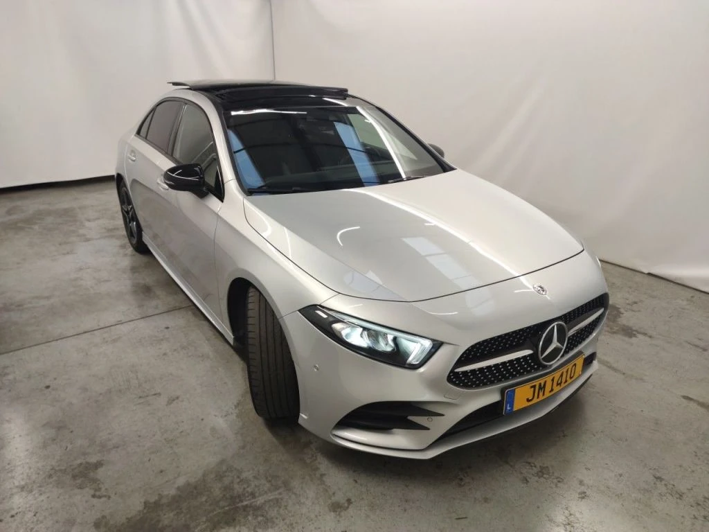Mercedes-Benz A 200 Седан AMG Шибидах Night Pack Подгрев, снимка 3 - Автомобили и джипове - 55726038