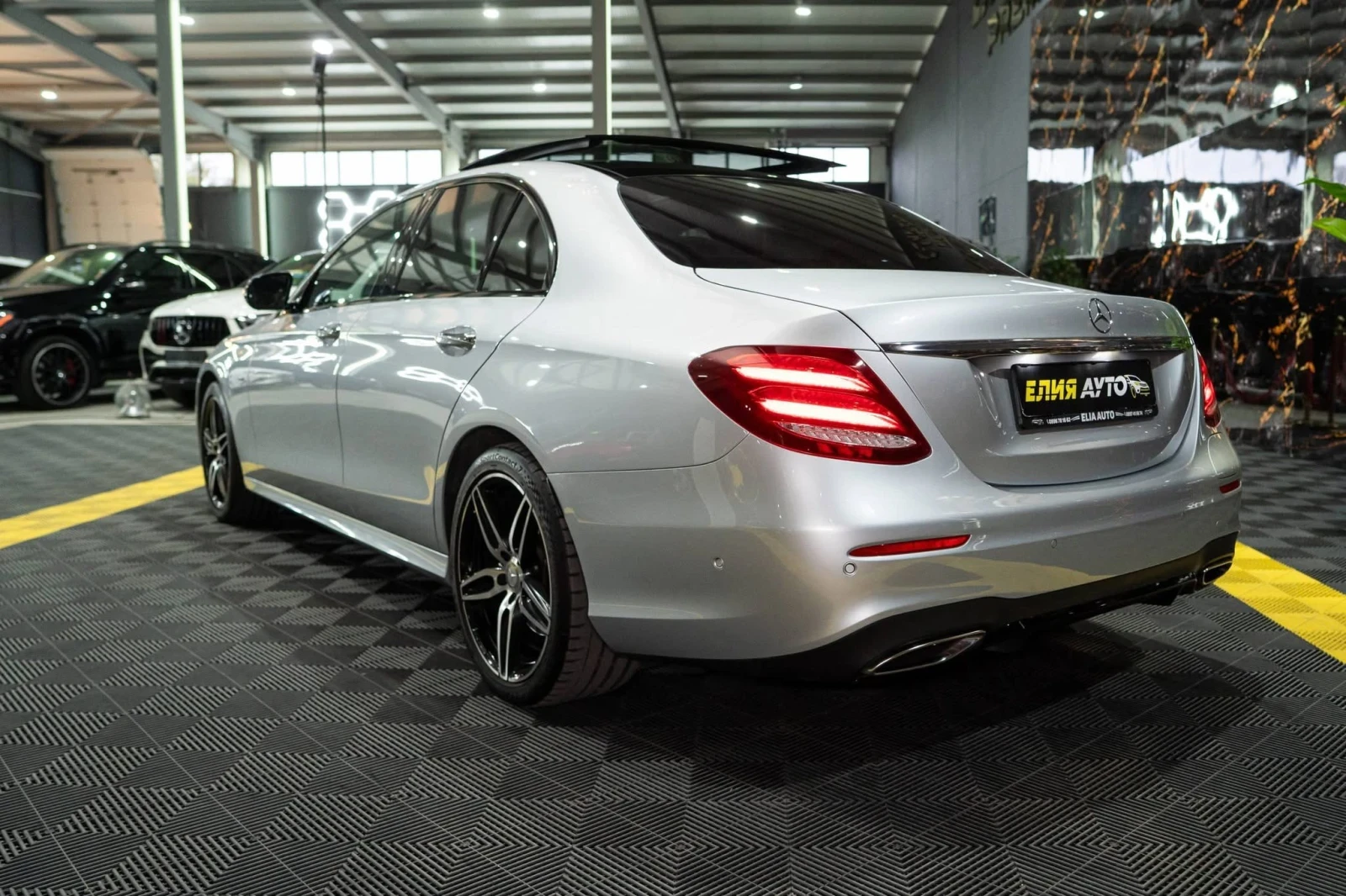 Mercedes-Benz E 300 e PLUG-IN HYBRID AMG LINE ПАНО BURM ЛИЗИНГ 100%, снимка 6 - Автомобили и джипове - 56262158