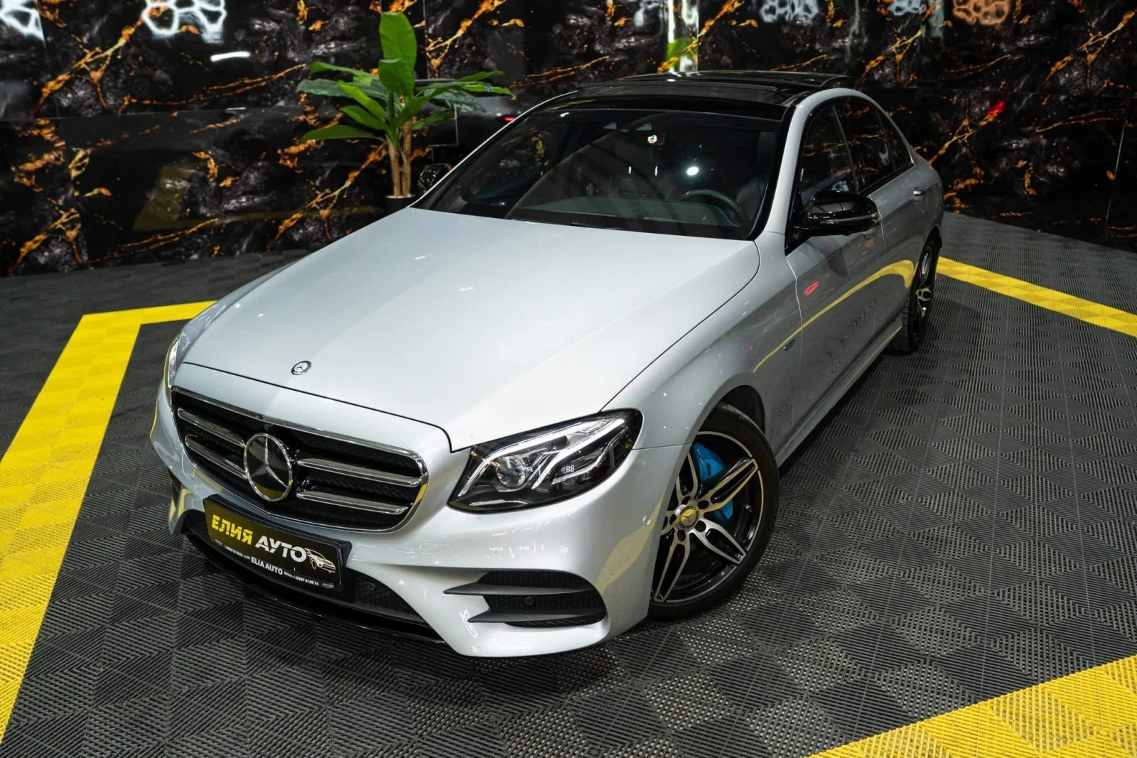 Mercedes-Benz E 300 e PLUG-IN HYBRID AMG LINE ПАНО BURM ЛИЗИНГ 100%, снимка 5 - Автомобили и джипове - 56262158