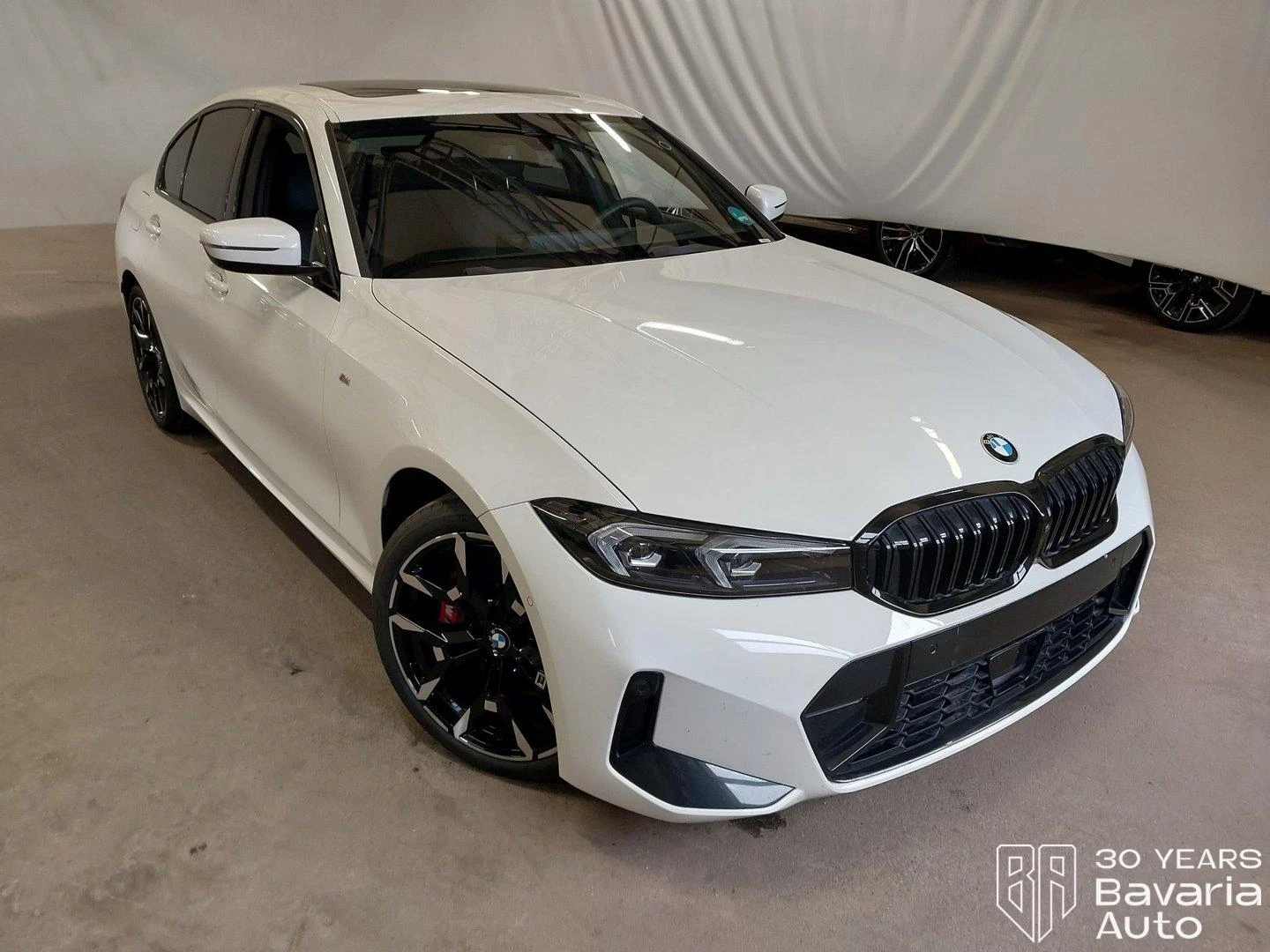 BMW 330 i xDrive Sportautomatic, снимка 4 - Автомобили и джипове - 56541427