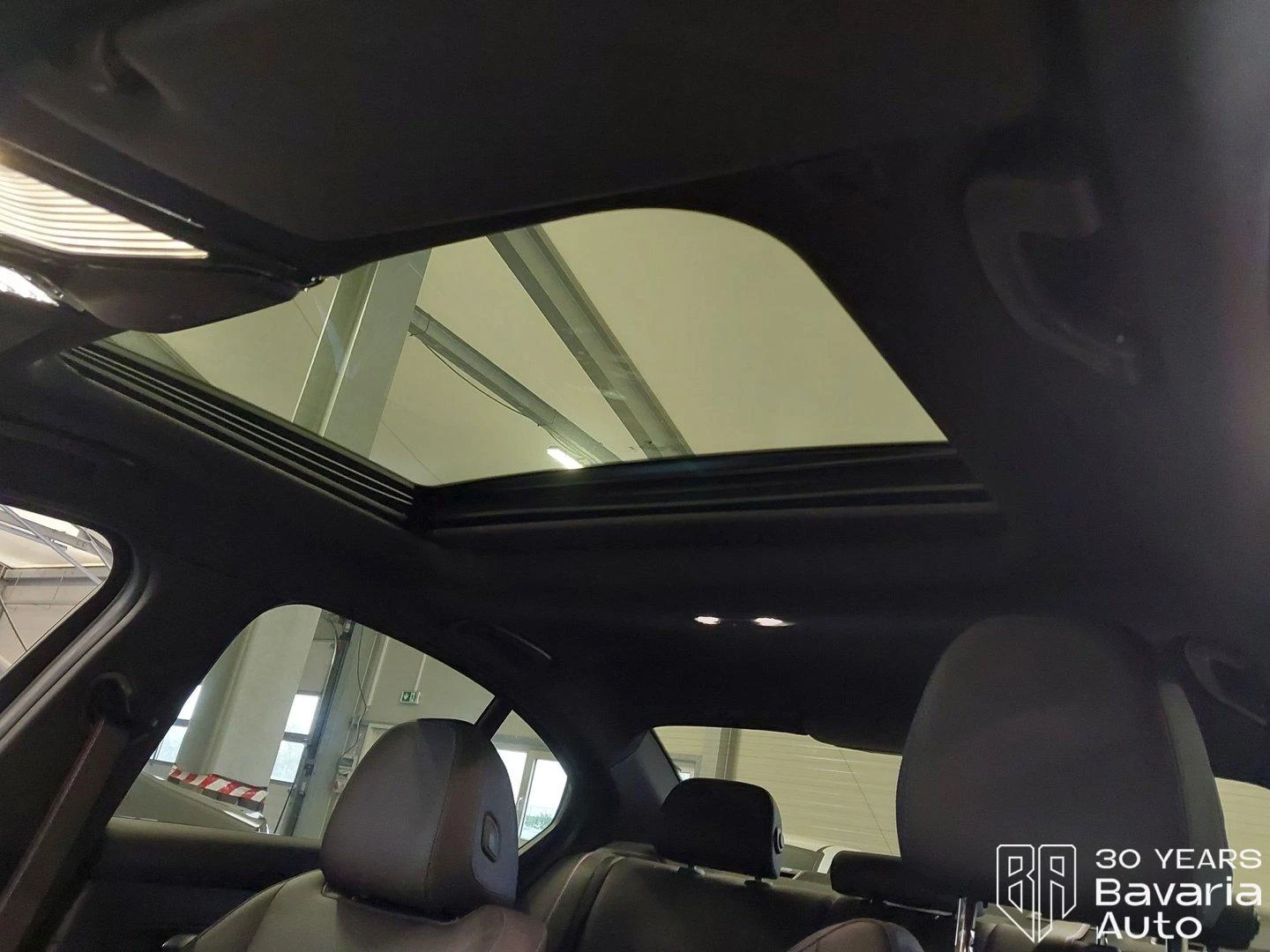 BMW 330 i xDrive Sportautomatic, снимка 9 - Автомобили и джипове - 56541427