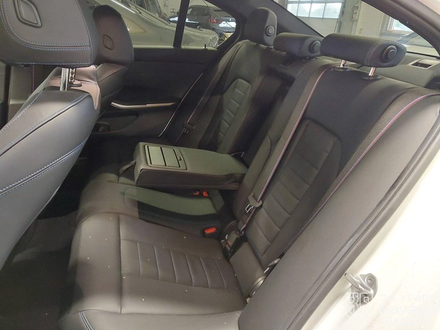 BMW 330 i xDrive Sportautomatic, снимка 8 - Автомобили и джипове - 56541427