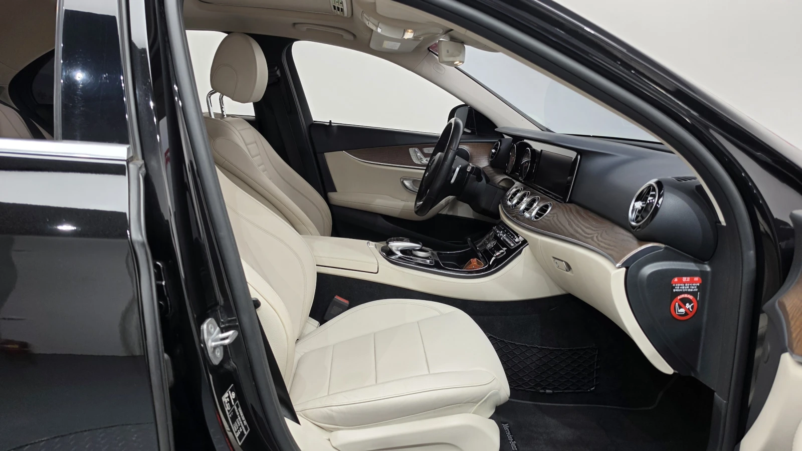 Mercedes-Benz E 300, снимка 11 - Автомобили и джипове - 56646725