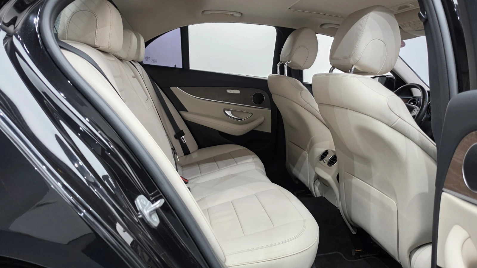 Mercedes-Benz E 300, снимка 12 - Автомобили и джипове - 56646725