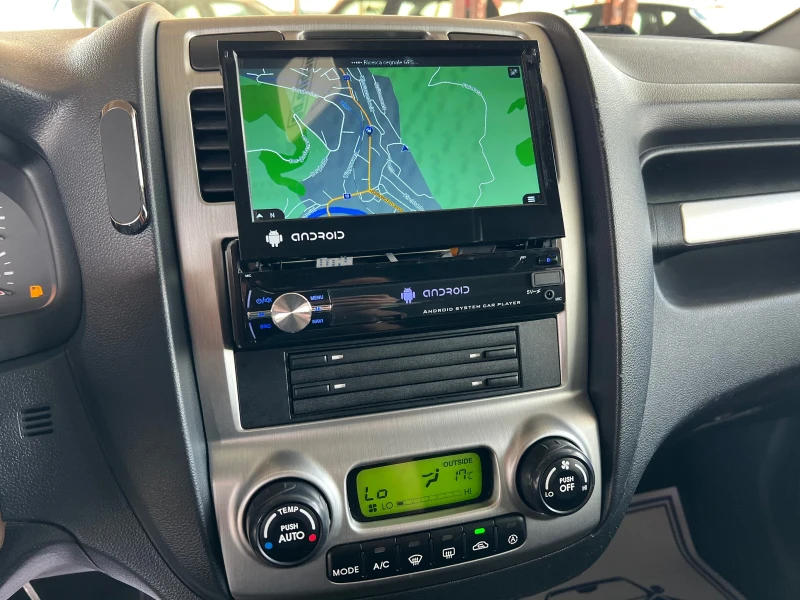 Kia Sportage II 2.0* AWD* ШВЕЙЦАРИЯ* НАВИ* , снимка 13 - Автомобили и джипове - 50042917