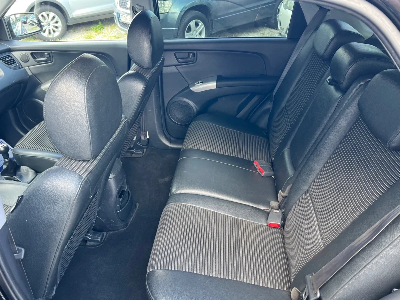 Kia Sportage II 2.0* AWD* ШВЕЙЦАРИЯ* НАВИ* , снимка 10 - Автомобили и джипове - 50042917