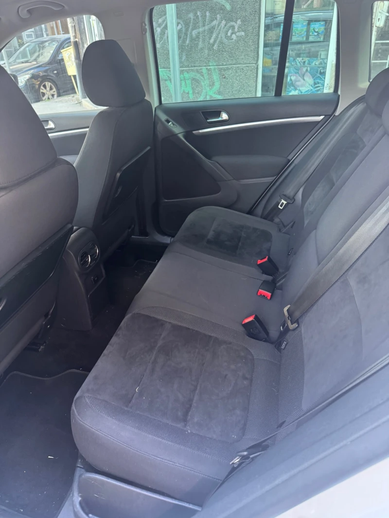 VW Tiguan, снимка 13 - Автомобили и джипове - 52670086
