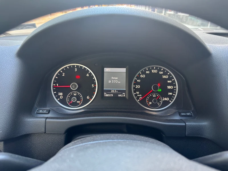 VW Tiguan, снимка 9 - Автомобили и джипове - 52670086
