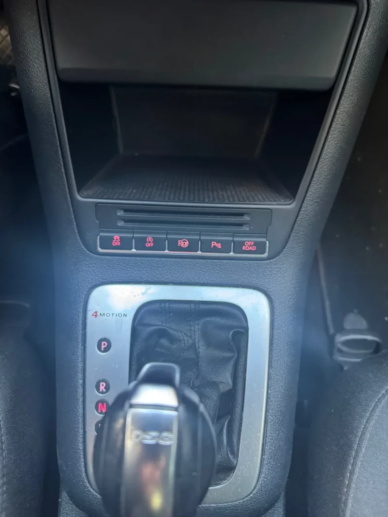 VW Tiguan, снимка 10 - Автомобили и джипове - 52670086