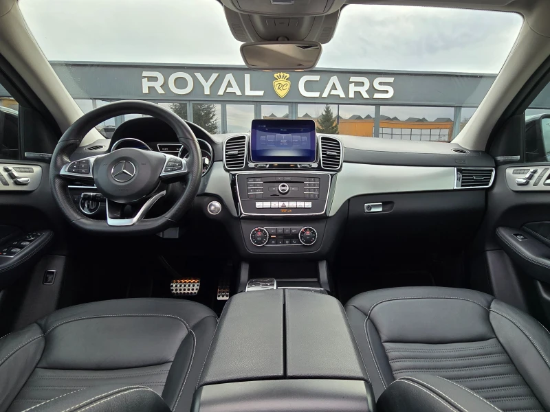Mercedes-Benz GLE 350 * AMG 6.3 * PANO* Harman Kardon* 360* , снимка 13 - Автомобили и джипове - 53279791
