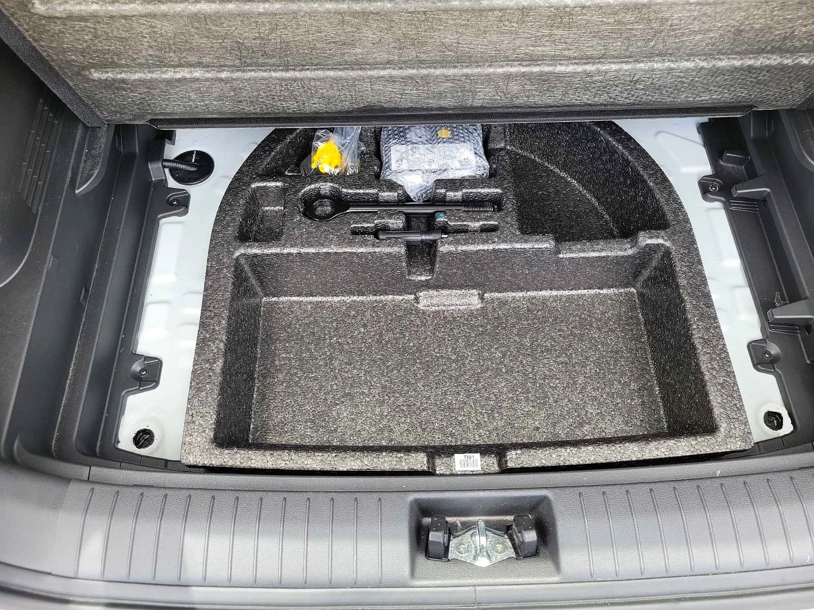 Hyundai Kona 1.6T АВТОМАТИК 4Х4, снимка 14 - Автомобили и джипове - 53922527