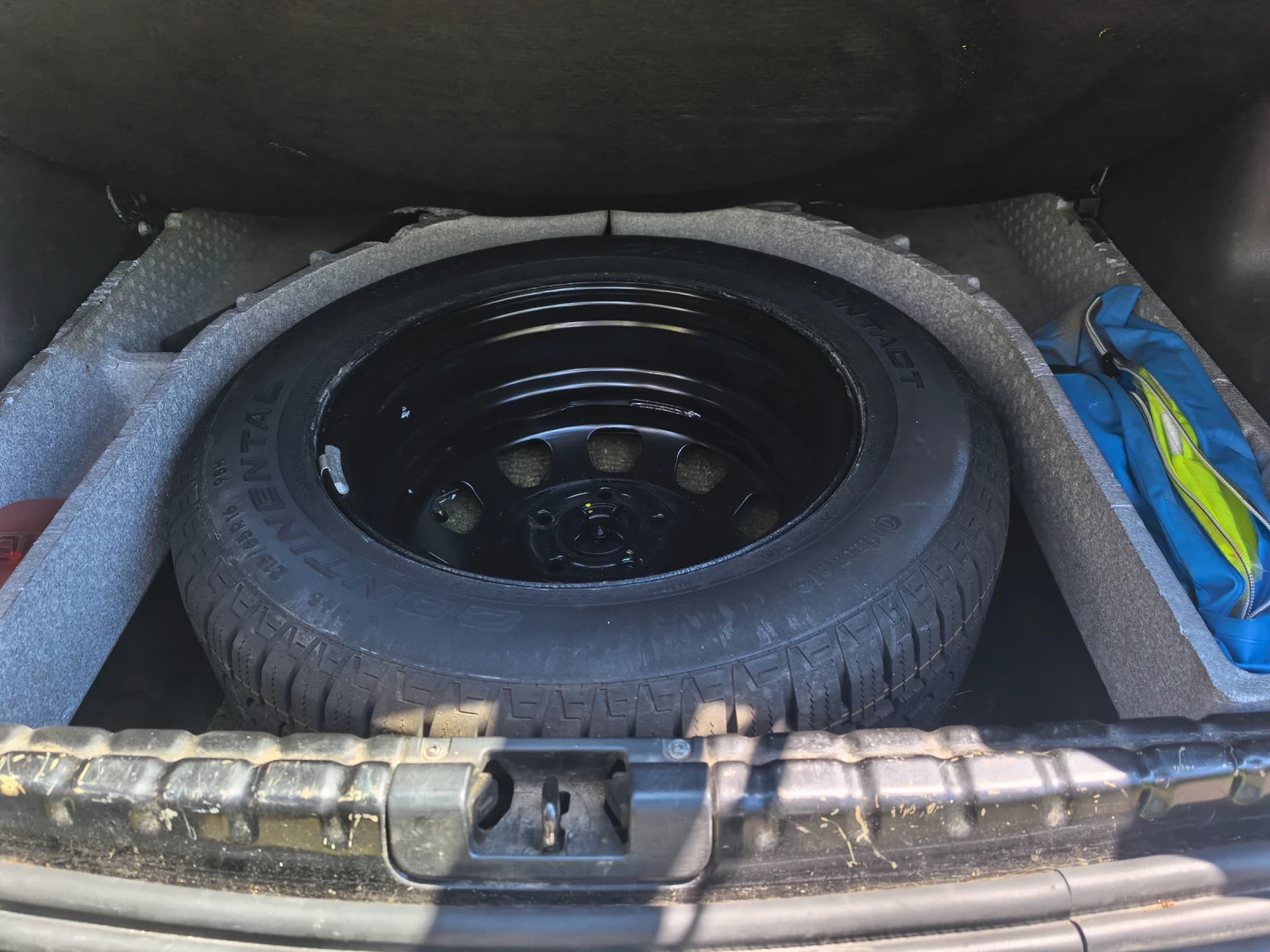 Dacia Duster 1.6 Ambiance 4x4 153000 km!!!!!!, снимка 12 - Автомобили и джипове - 54233641