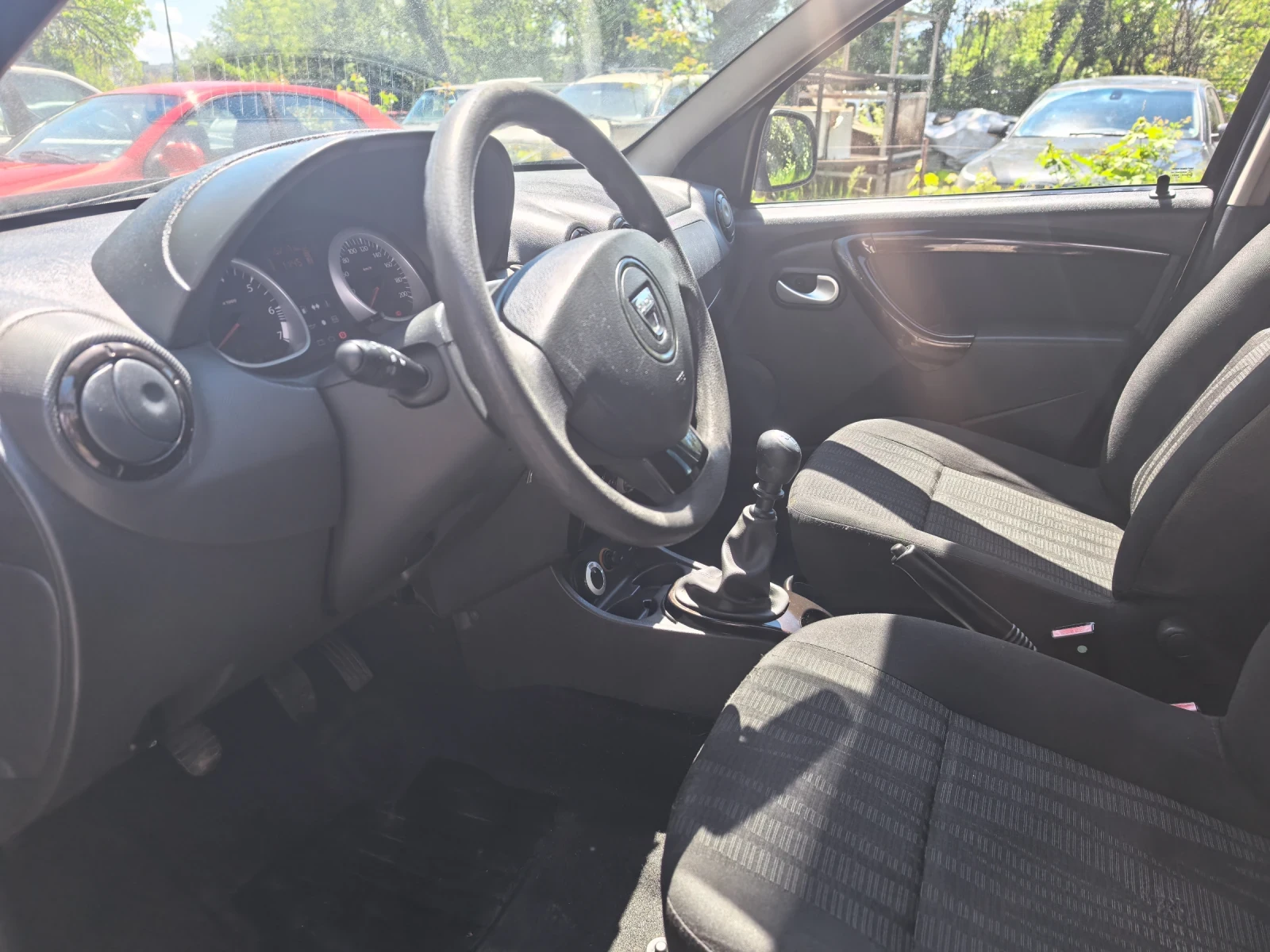 Dacia Duster 1.6 Ambiance 4x4 153000 km!!!!!!, снимка 9 - Автомобили и джипове - 54233641