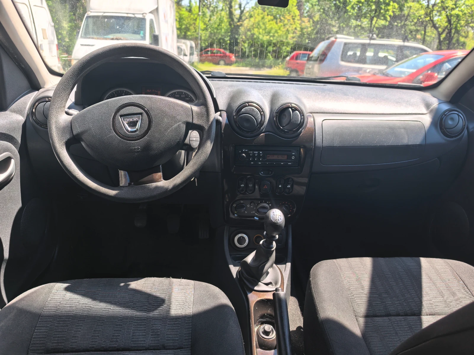 Dacia Duster 1.6 Ambiance 4x4 153000 km!!!!!!, снимка 8 - Автомобили и джипове - 54233641
