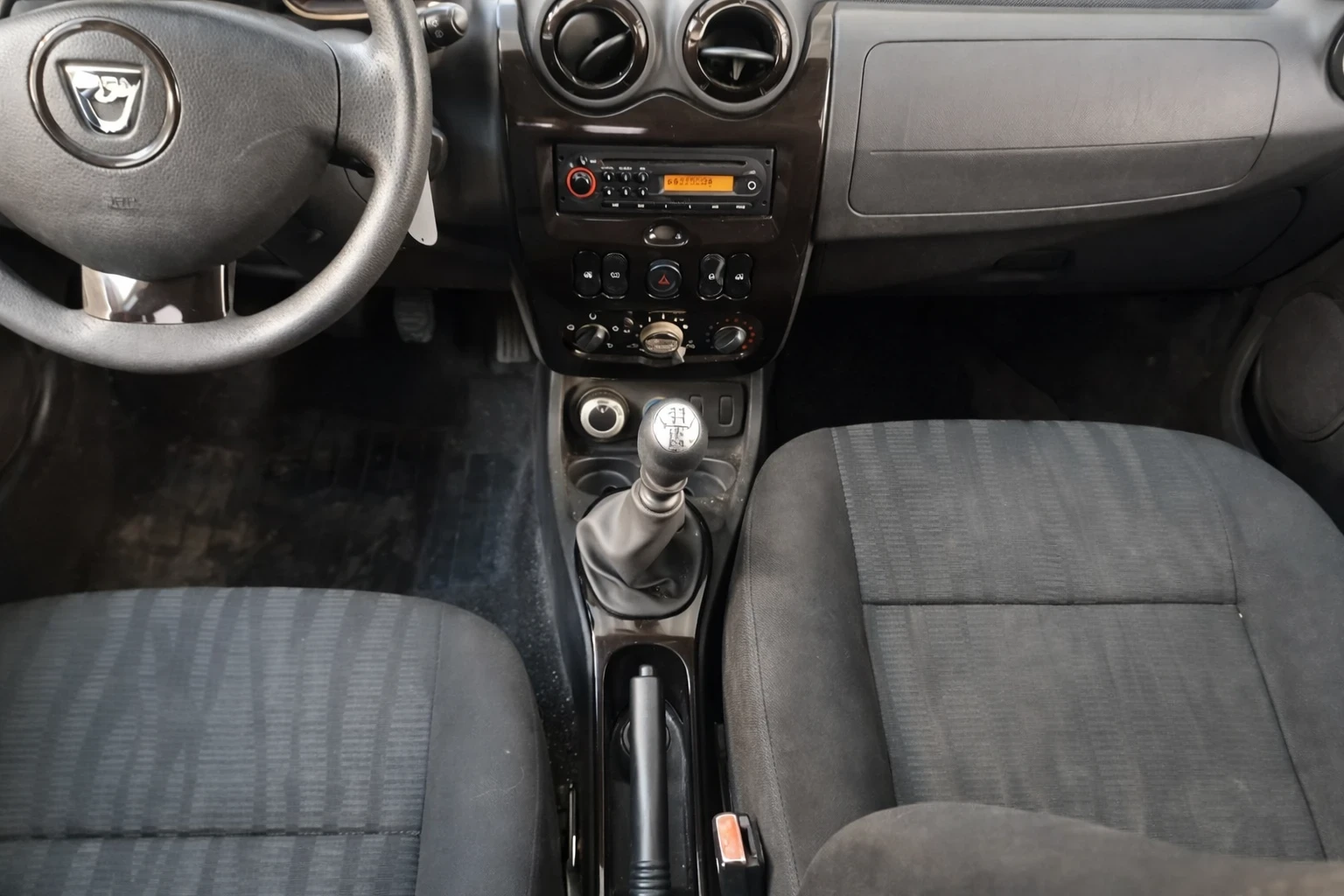 Dacia Duster 1.6 Ambiance 4x4 153000 km!!!!!!, снимка 10 - Автомобили и джипове - 54233641