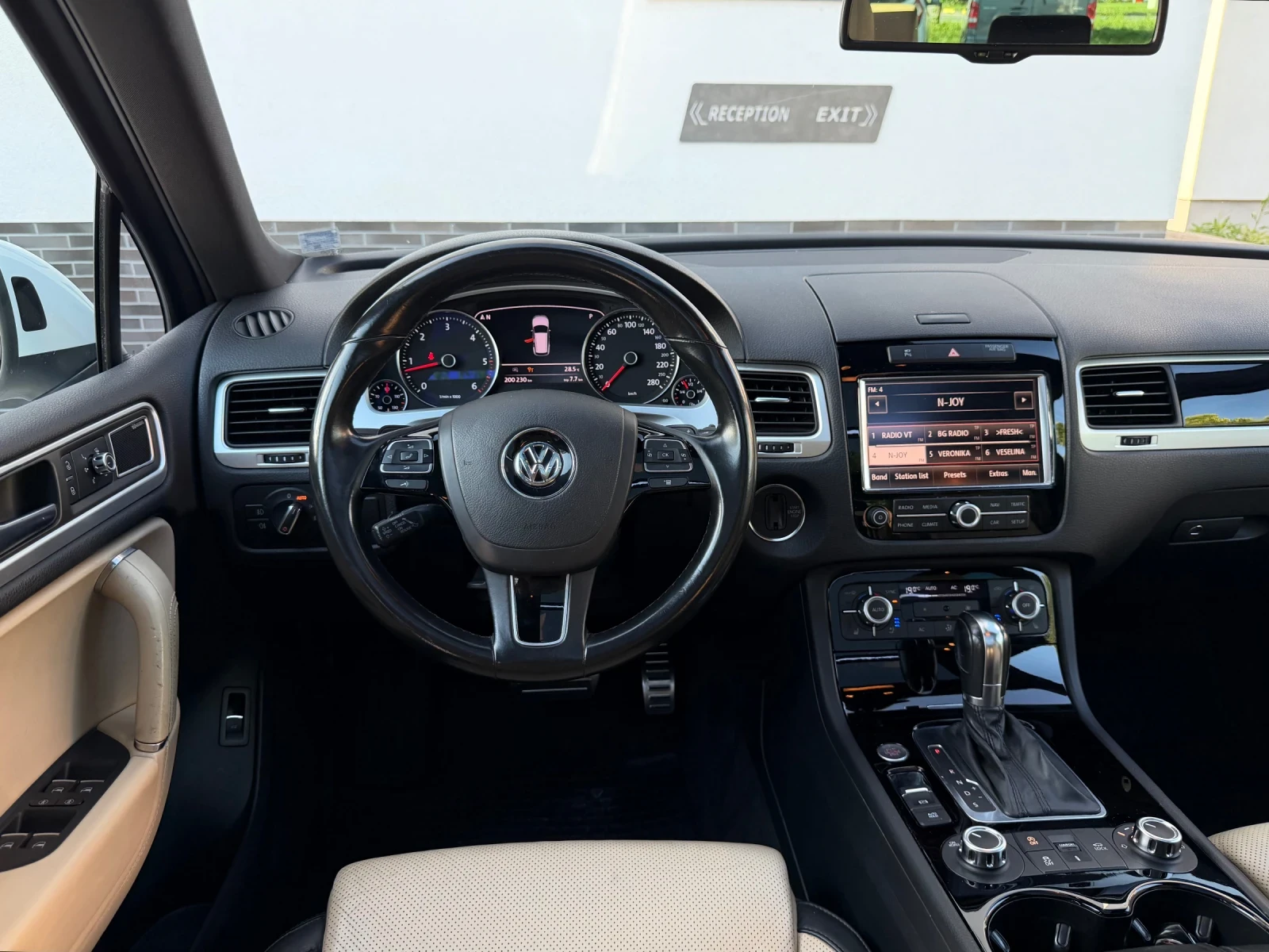 VW Touareg 3.0TDI Exclusive/R Line/ACT.SOUND/TwoTone/360/FULL, снимка 7 - Автомобили и джипове - 54849241