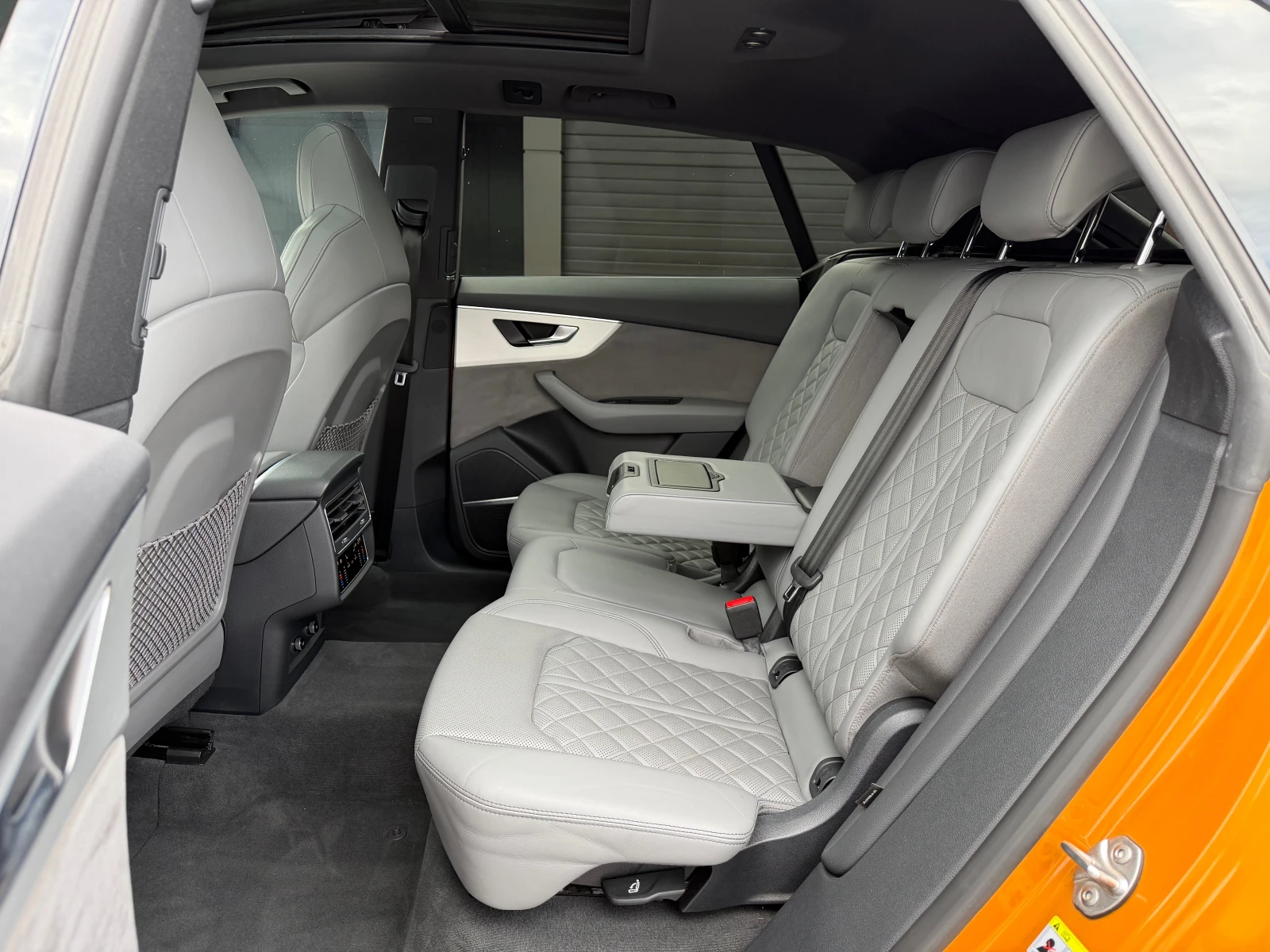 Audi Q8 S-line * SoftClose* OBDUH* PANO* B&O* DISTR* KeyLe, снимка 14 - Автомобили и джипове - 55435060