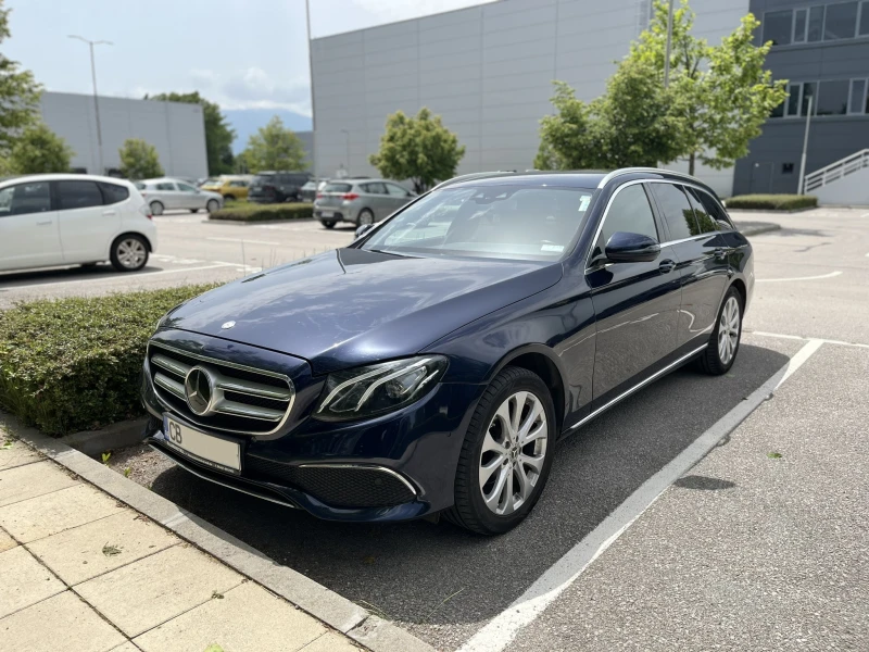 Mercedes-Benz E 220, снимка 1 - Автомобили и джипове - 47534263