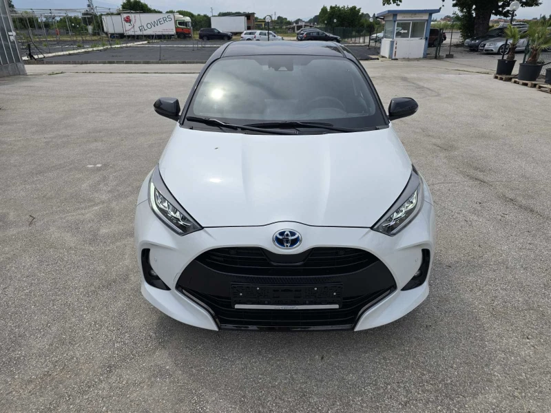 Toyota Yaris 1.5 HYBRID GERMANY 4000 KM, снимка 2 - Автомобили и джипове - 50633590