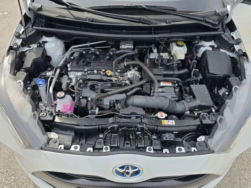 Toyota Yaris 1.5 HYBRID GERMANY 4000 KM, снимка 17 - Автомобили и джипове - 50633590