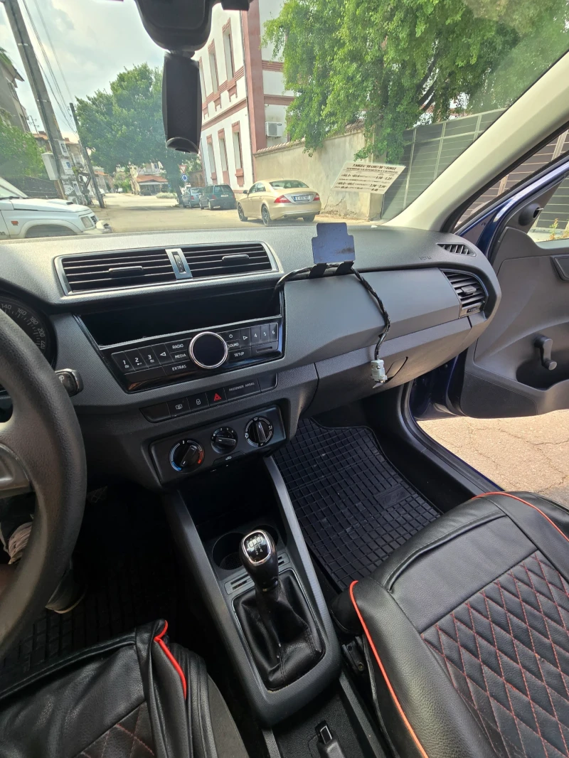 Skoda Fabia, снимка 8 - Автомобили и джипове - 52223519
