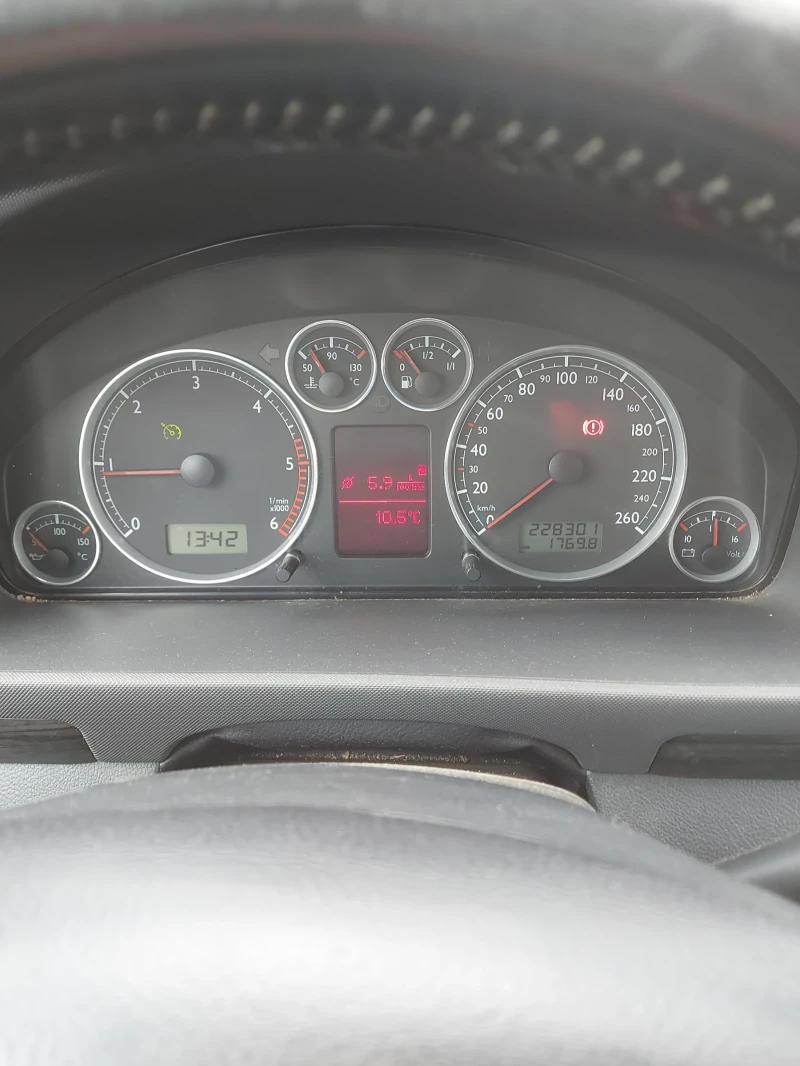 Seat Alhambra 4?4, снимка 8 - Автомобили и джипове - 52268389